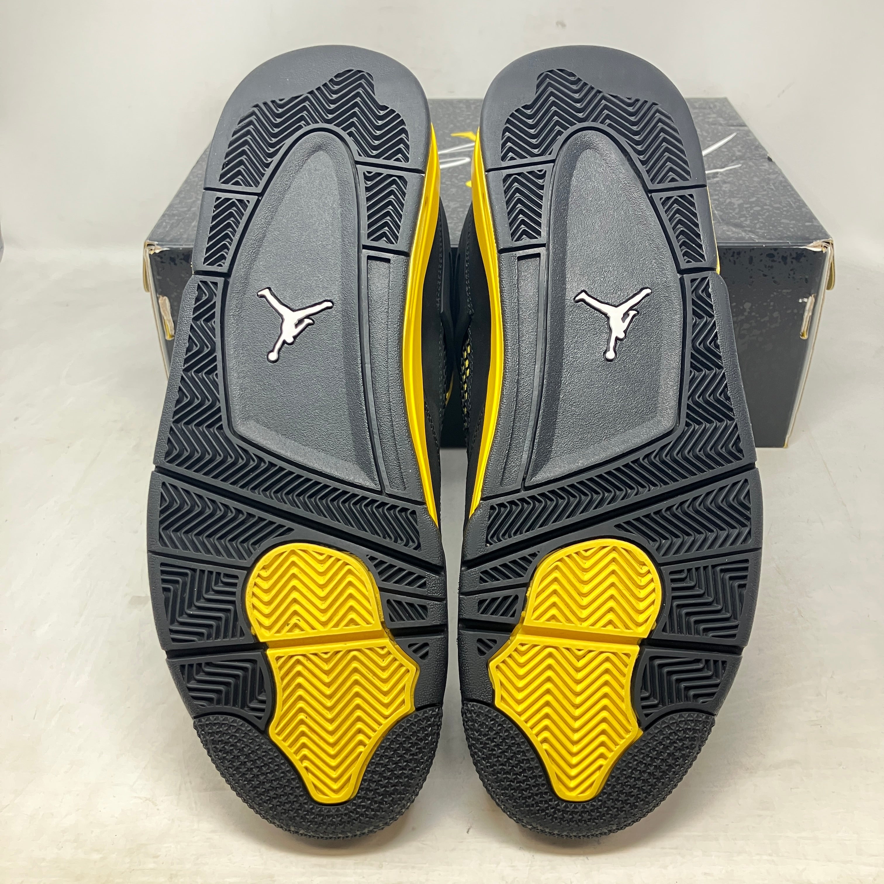 Jordan 4 Retro Thunder (2023)