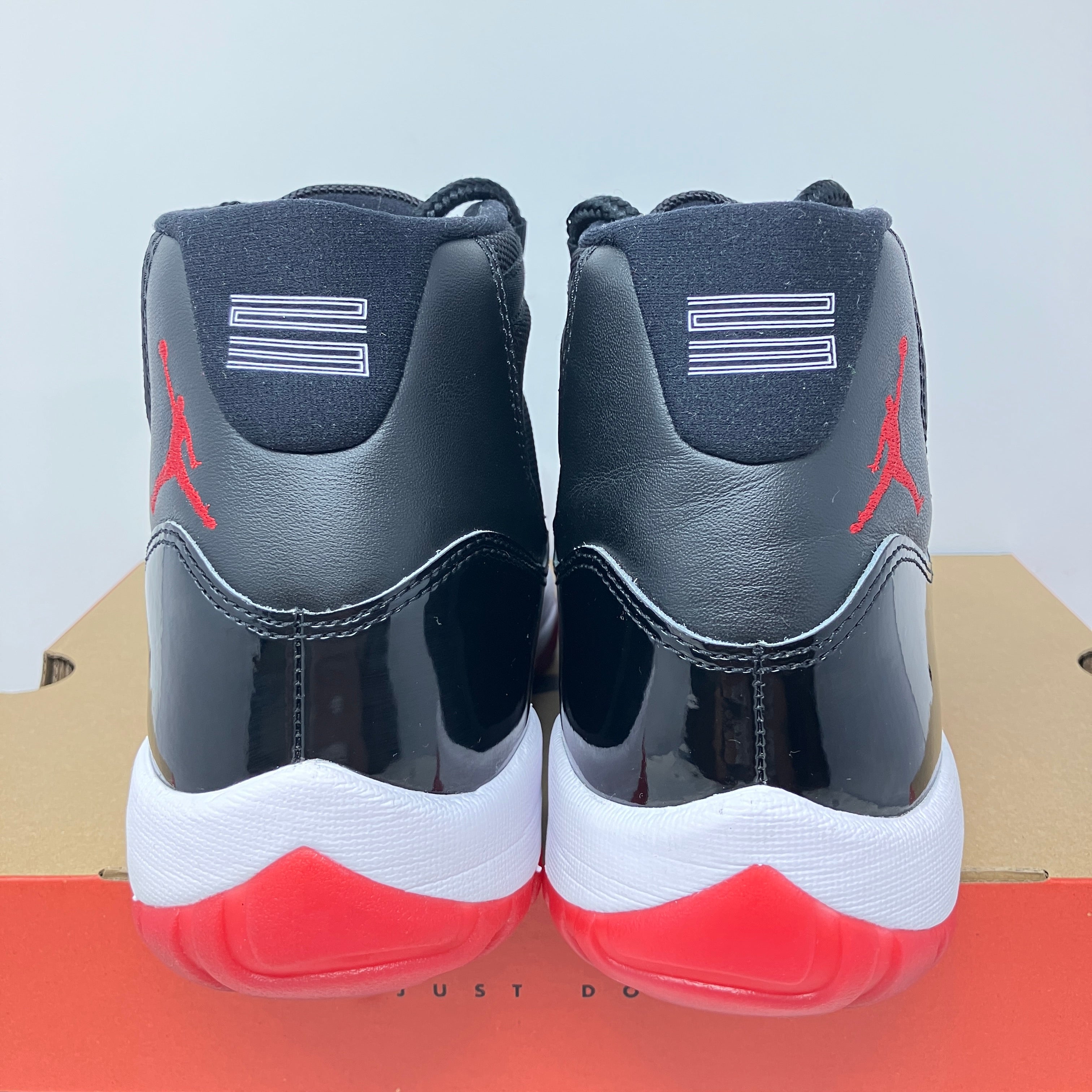 Jordan 11 Retro Playoffs Bred (2019)