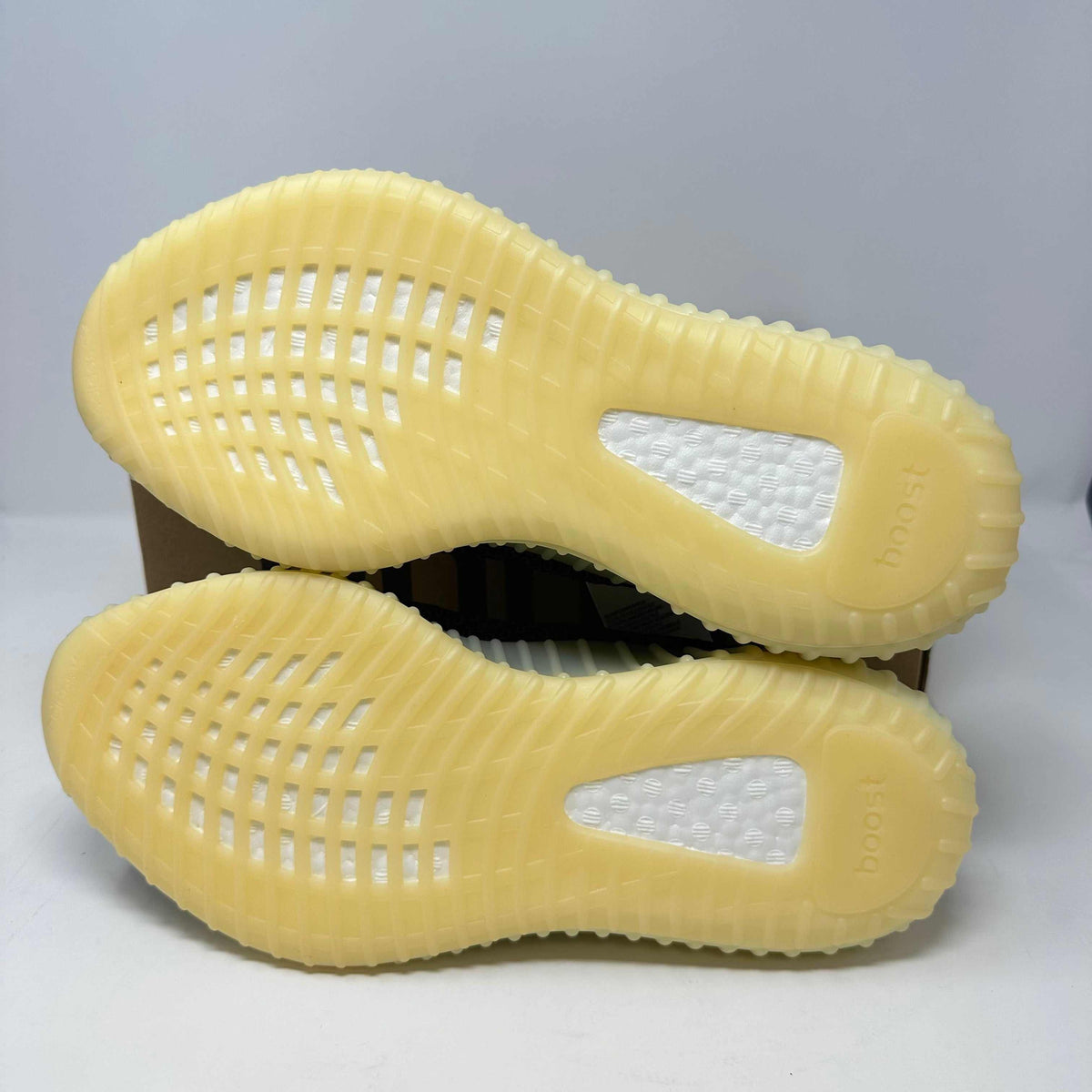 adidas Yeezy Boost 350 V2 Carbon