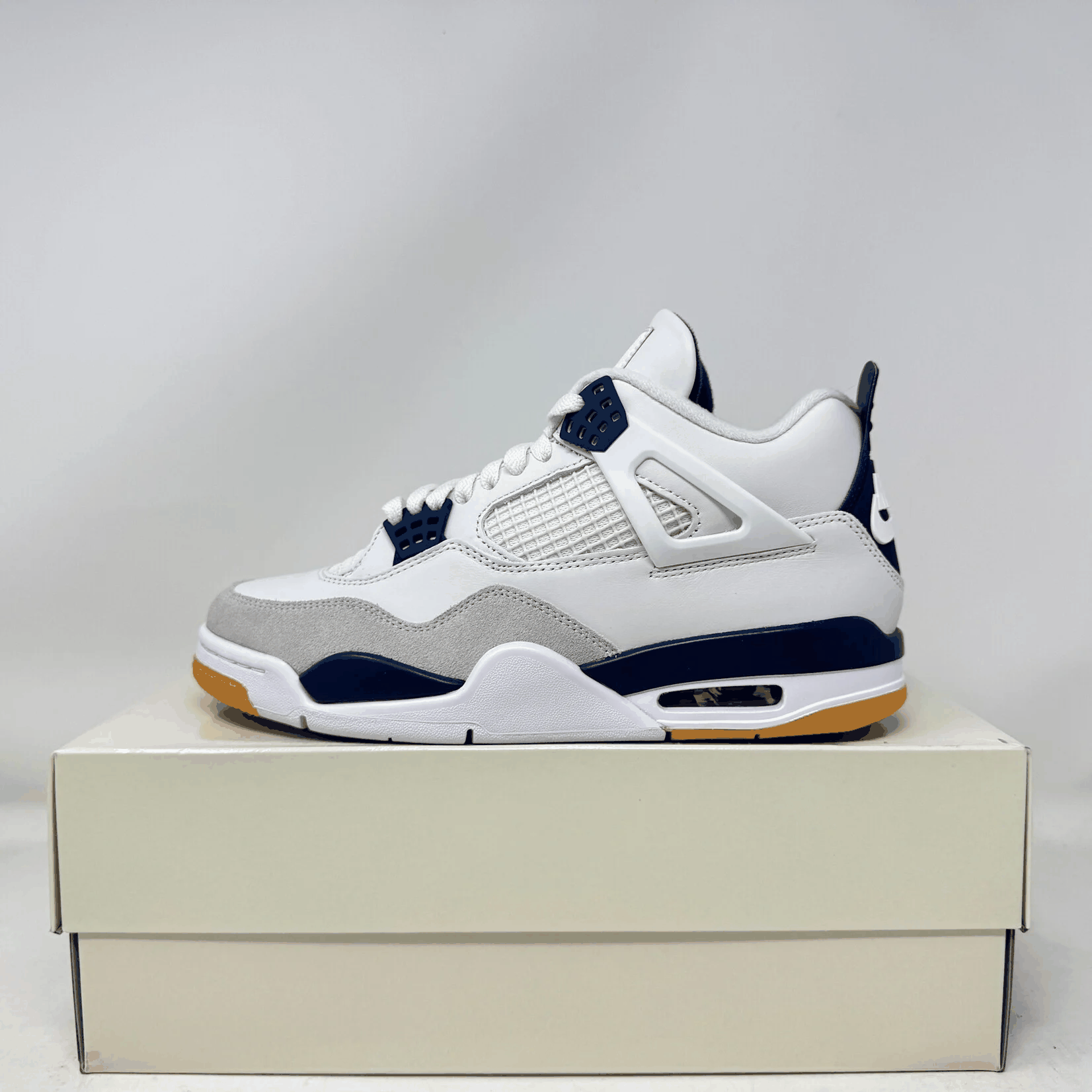Jordan 4 Retro SB Navy sneaker in white and navy, brand new with all accessories on box