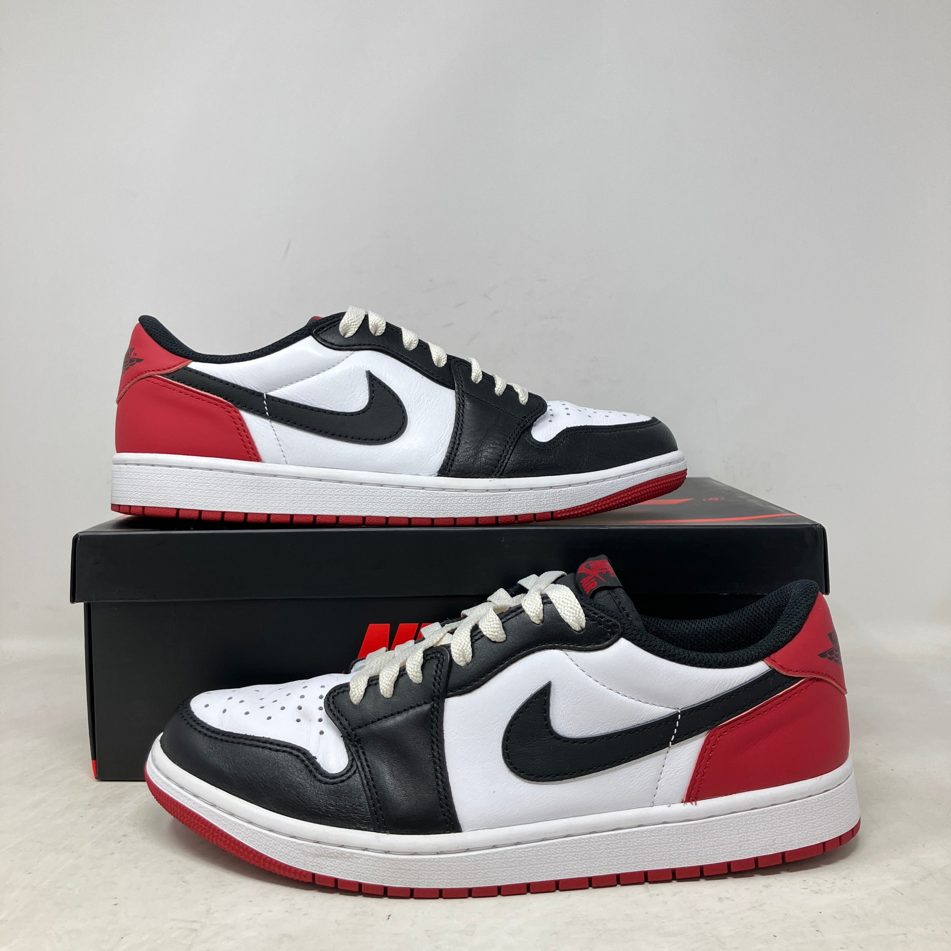 Jordan 1 Retro Low OG Black Toe (2023)