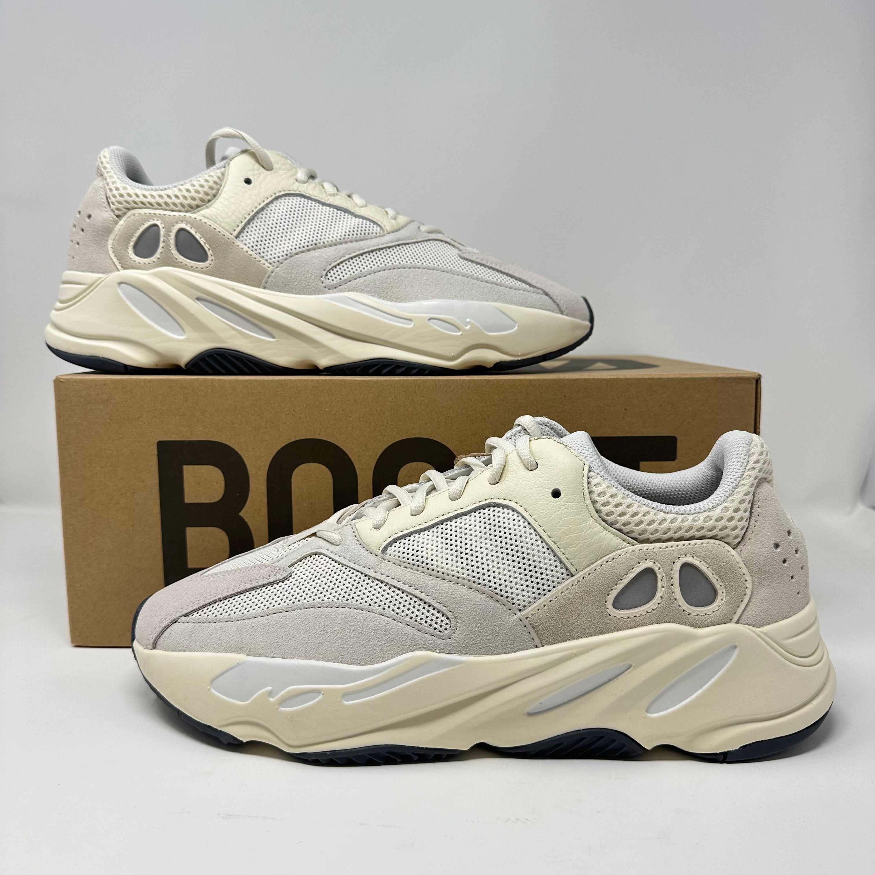 adidas Yeezy Boost 700 Analog (2019/2023)