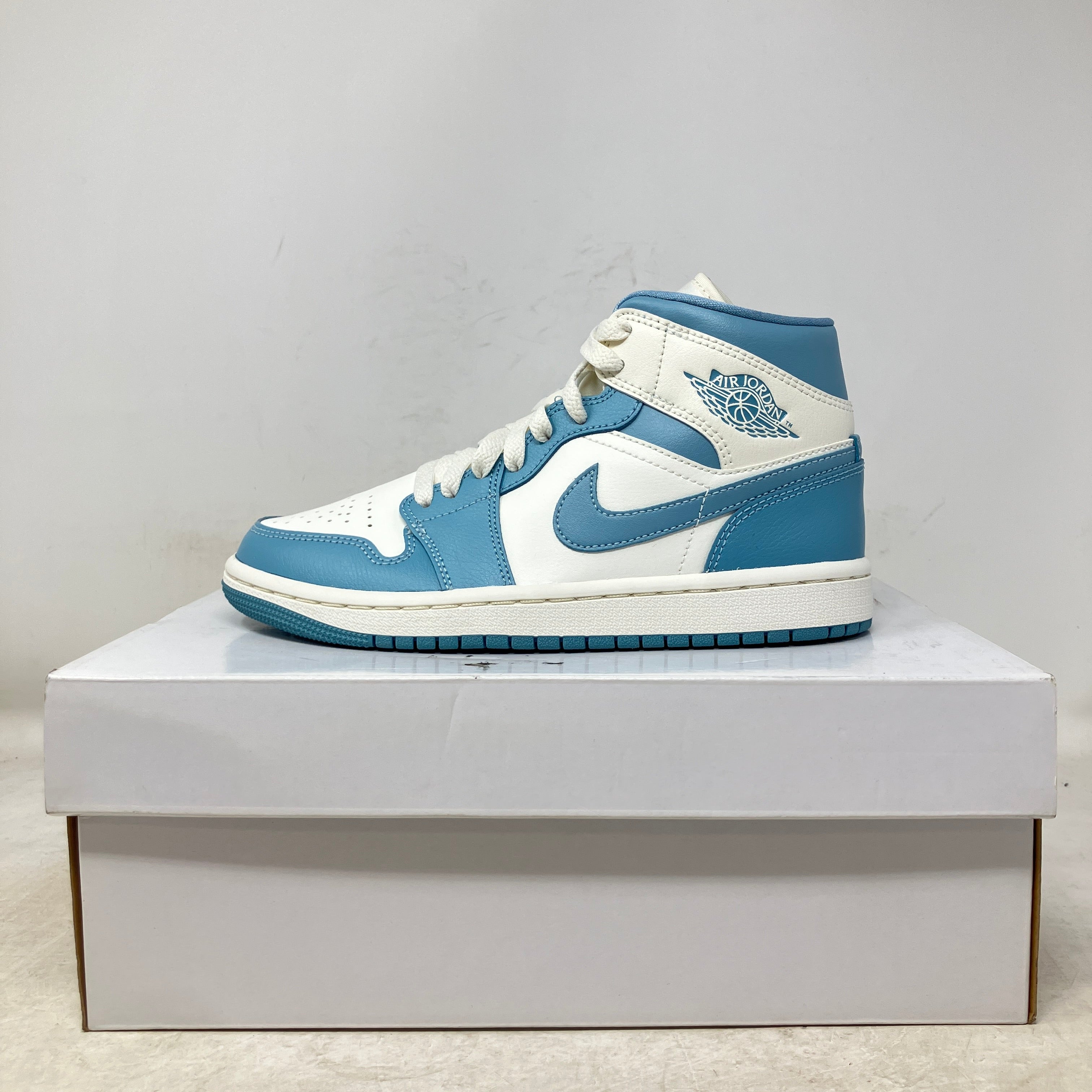 Jordan 1 Mid UNC (2022) (Women's)