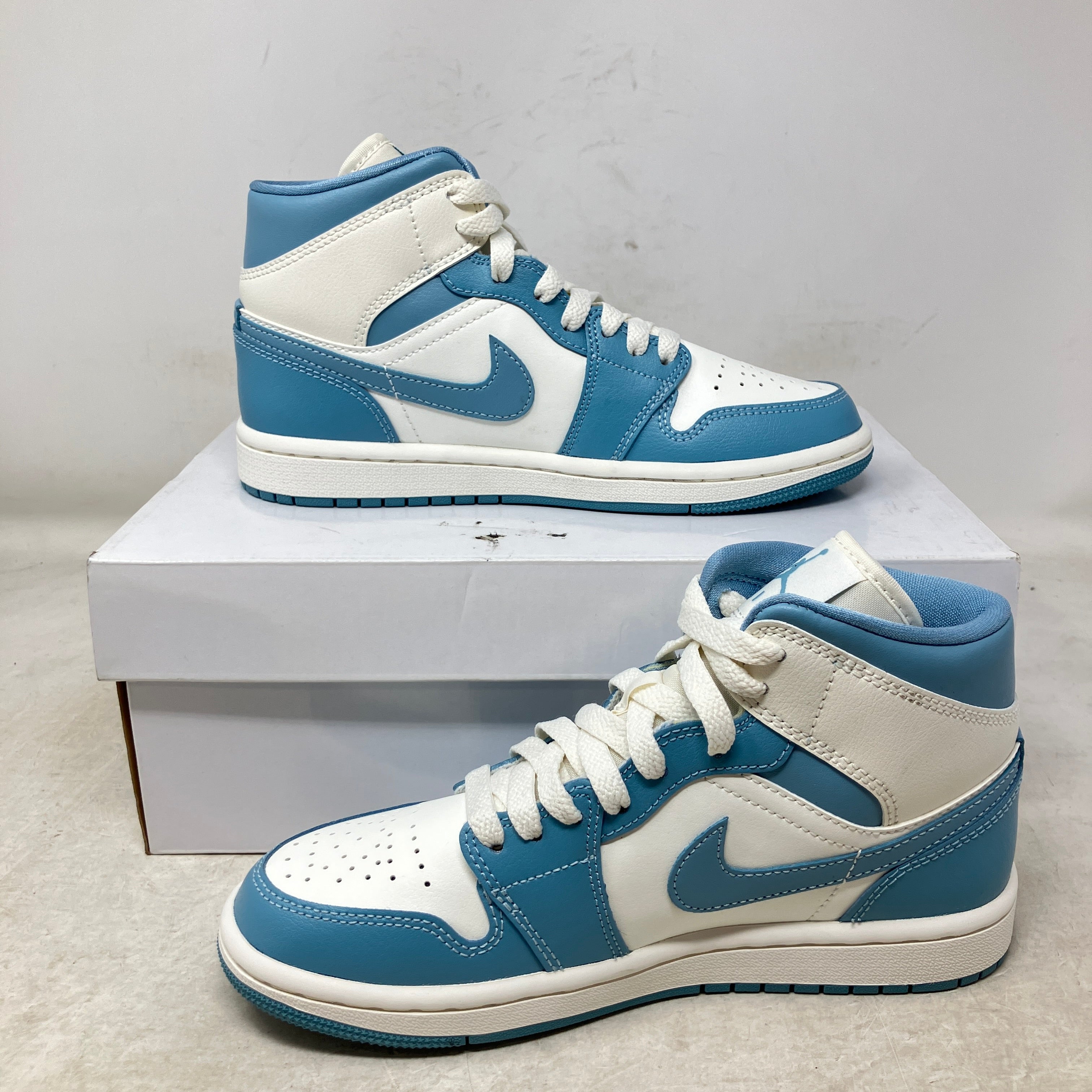 Jordan 1 Mid UNC (2022) (Women's)
