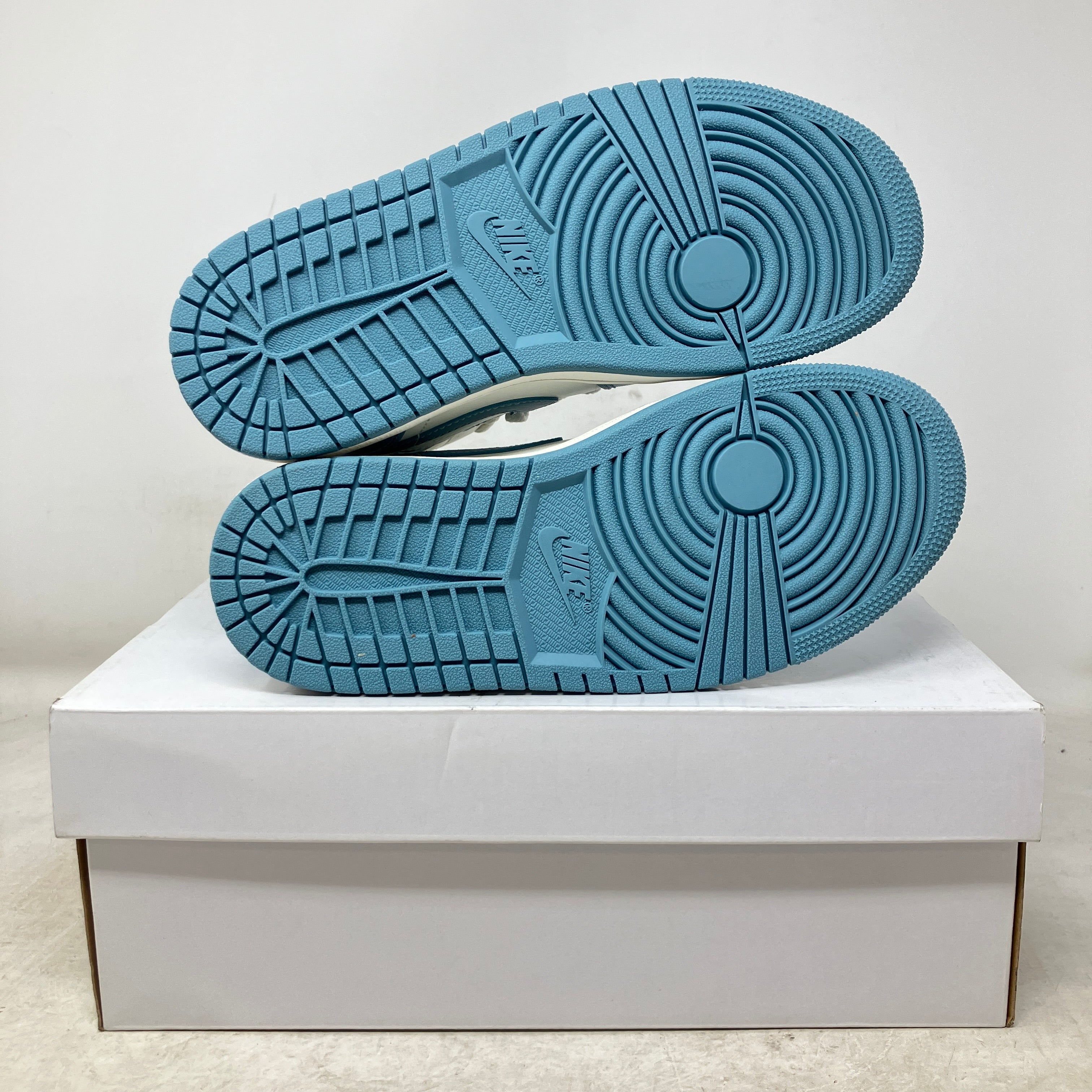 Jordan 1 Mid UNC (2022) (Women's)