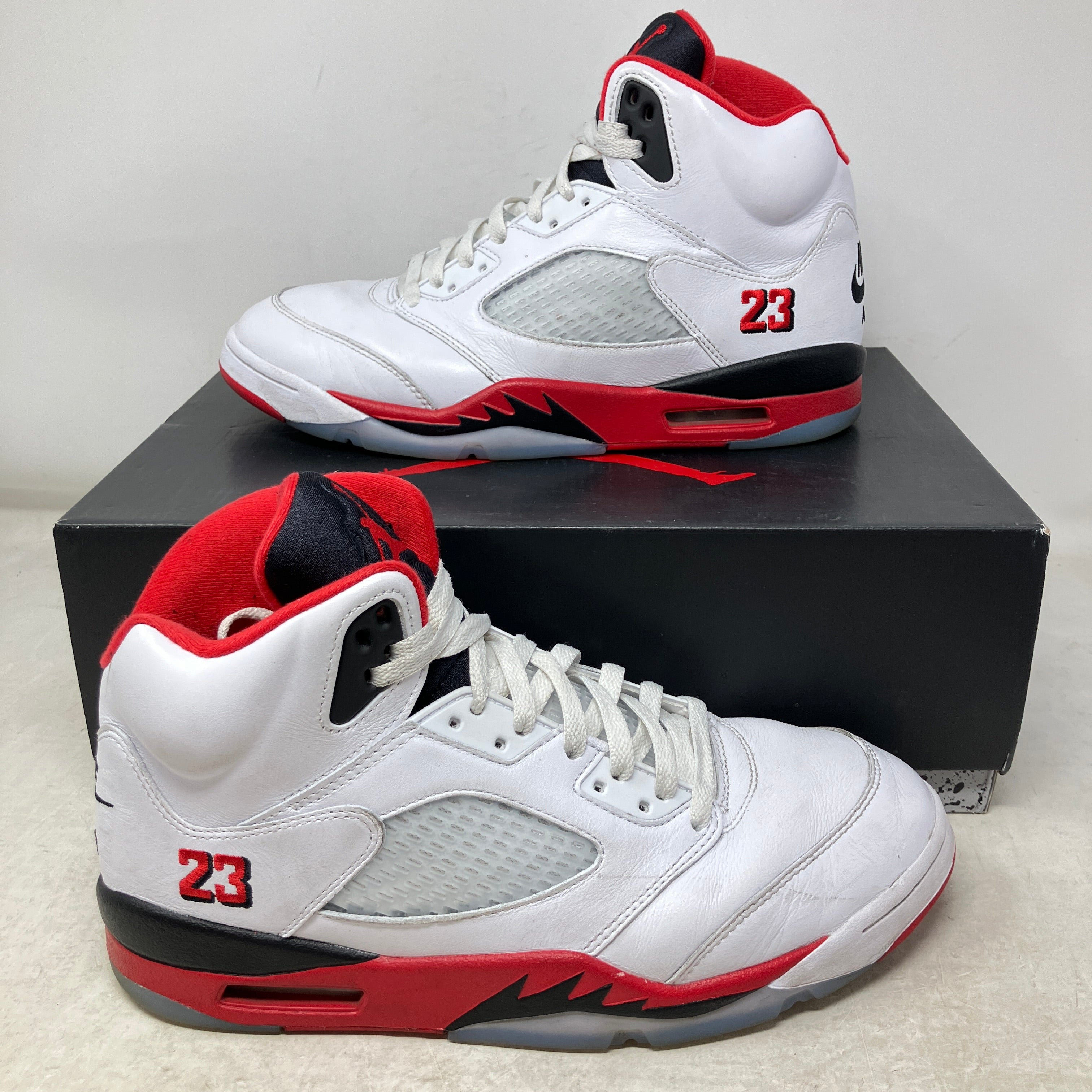Jordan 5 Retro Fire Red Black Tongue (2025)