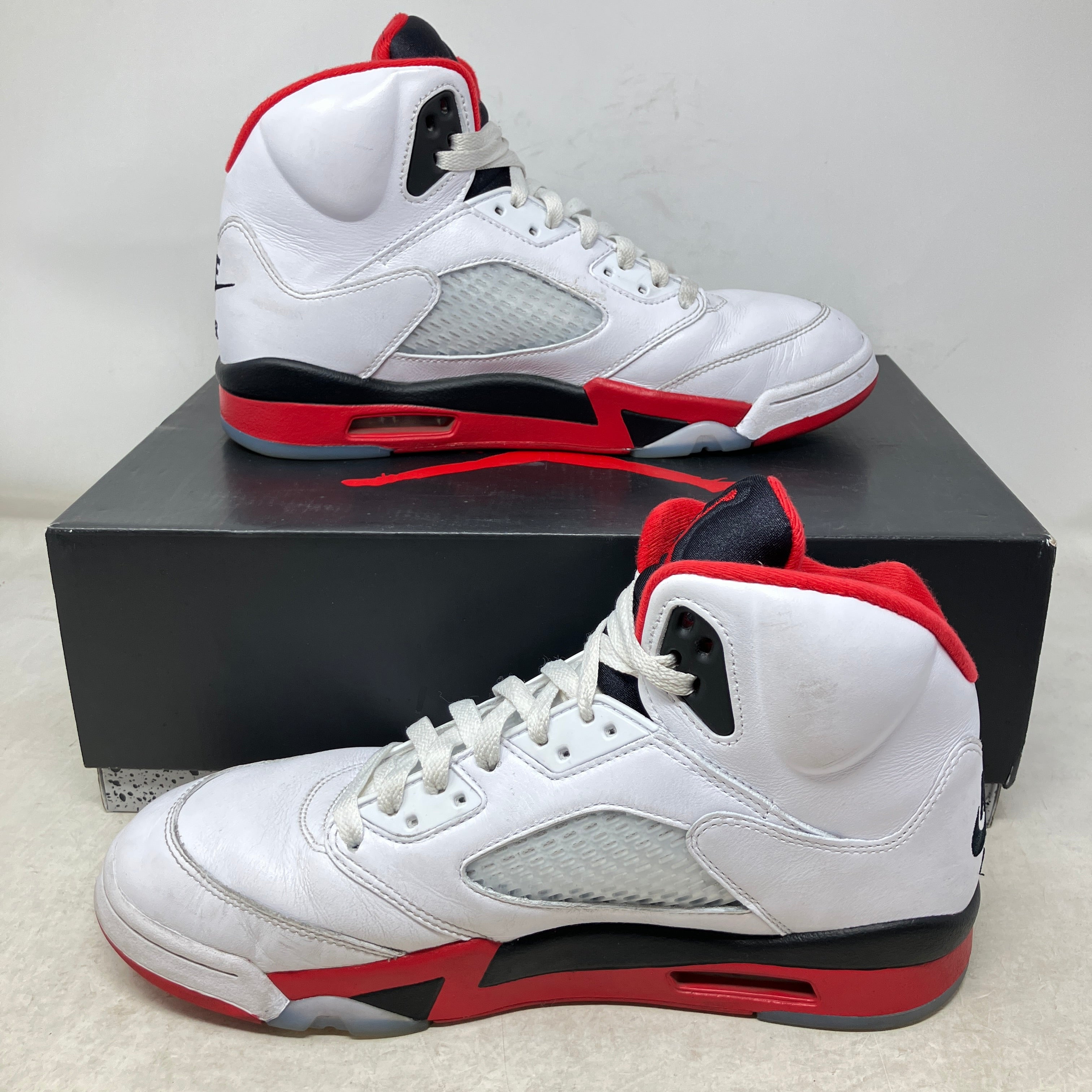 Jordan 5 Retro Fire Red Black Tongue (2025)