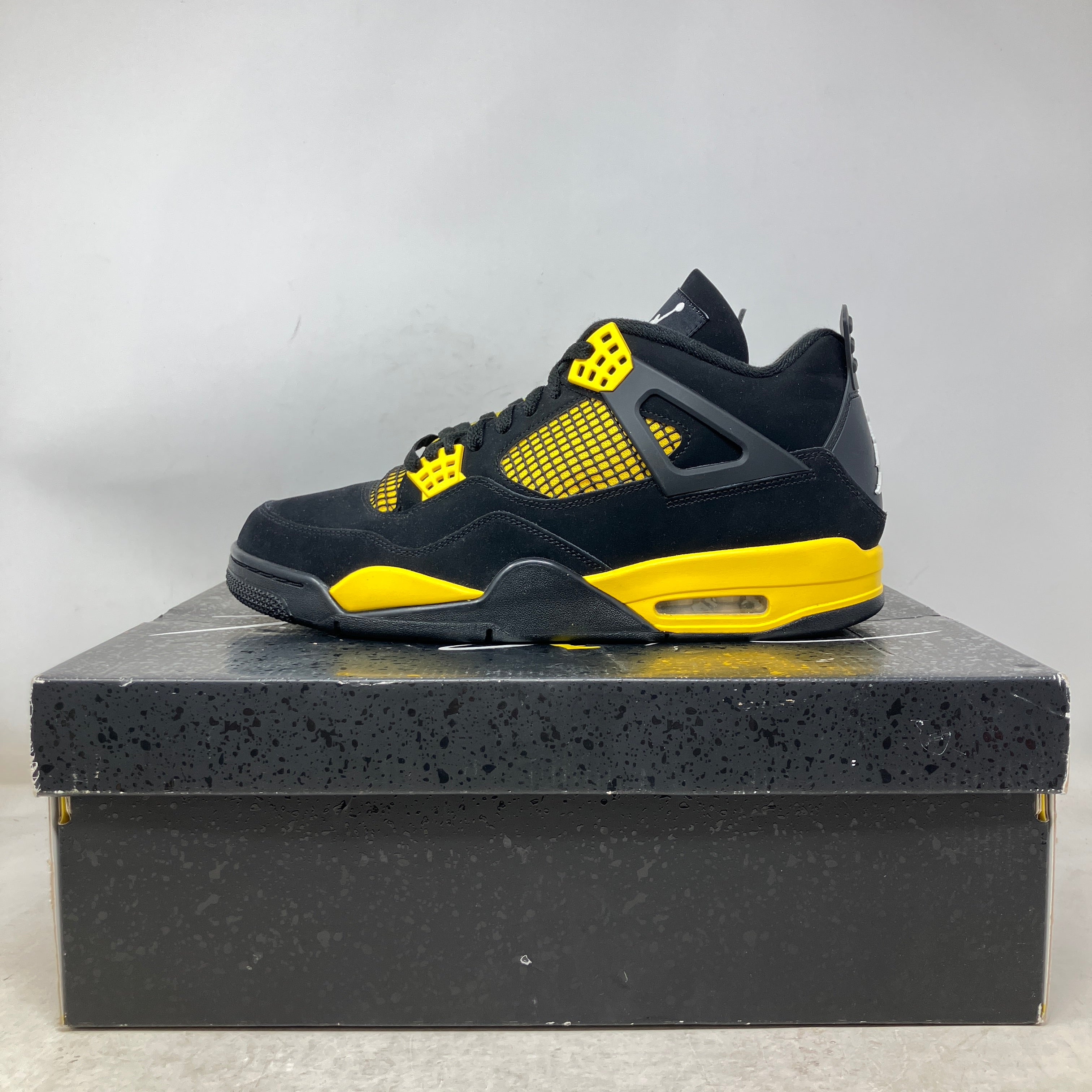 Jordan 4 Retro Thunder (2023)