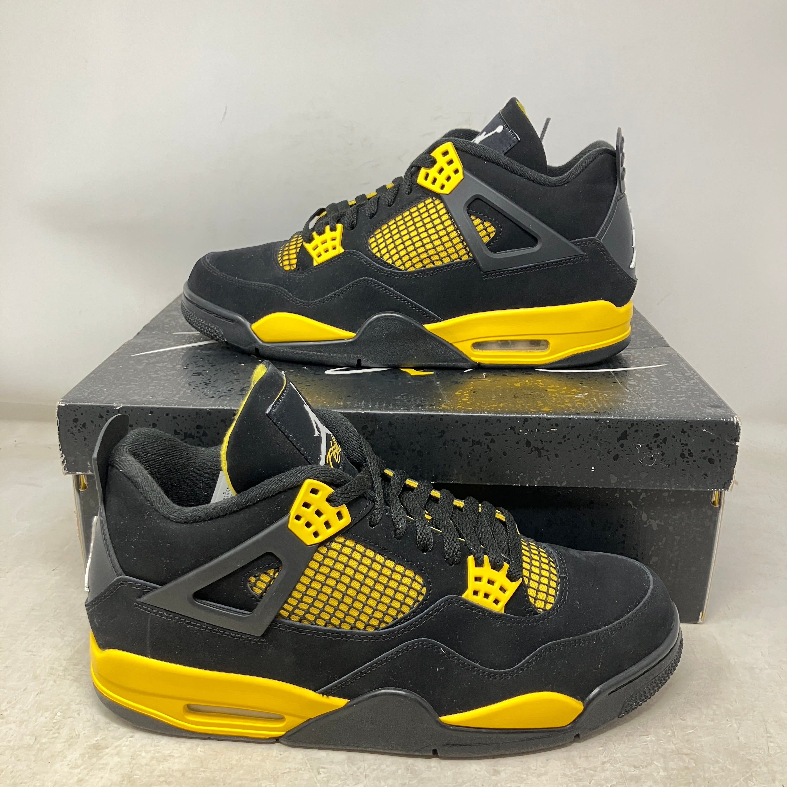 Jordan 4 Retro Thunder (2023)