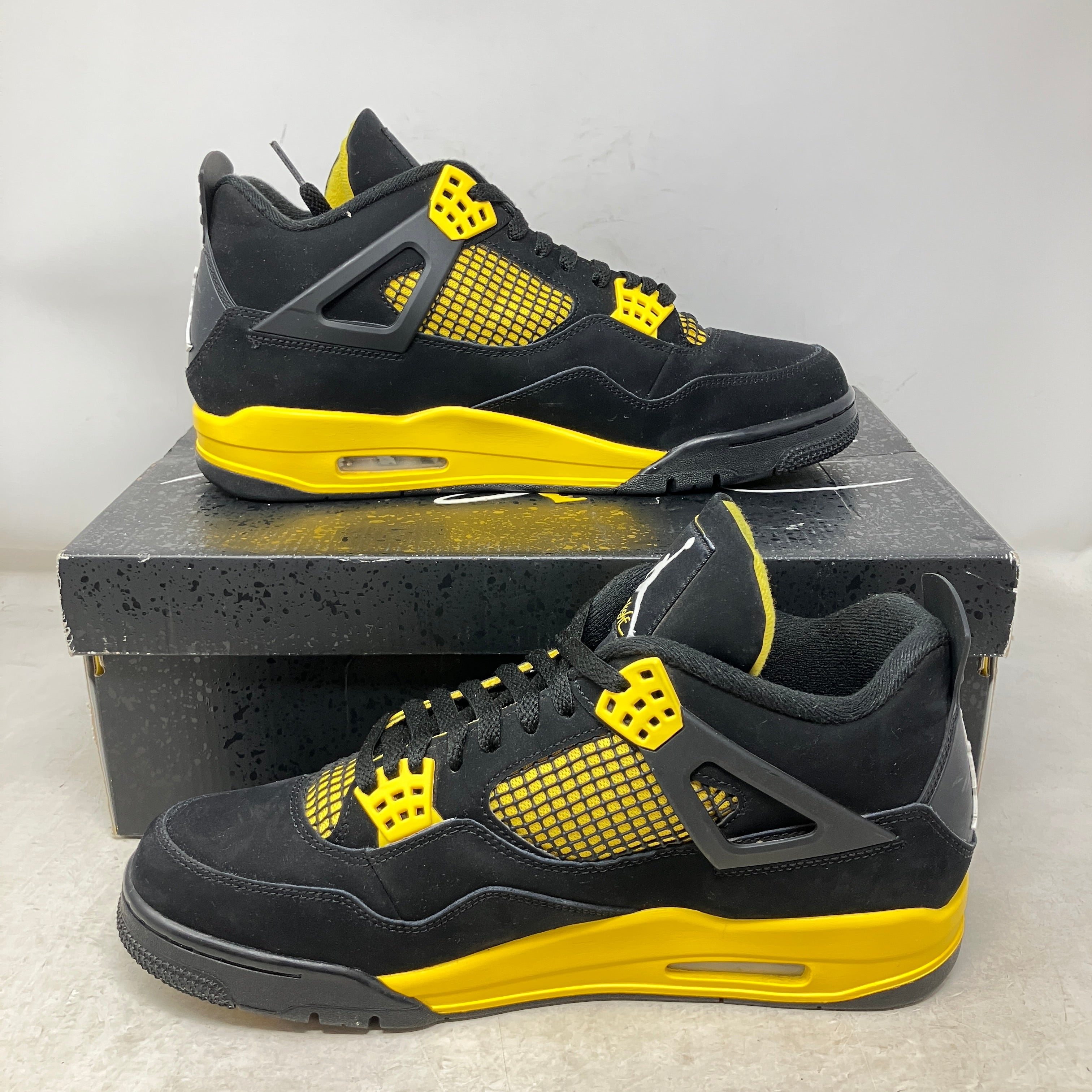 Jordan 4 Retro Thunder (2023)