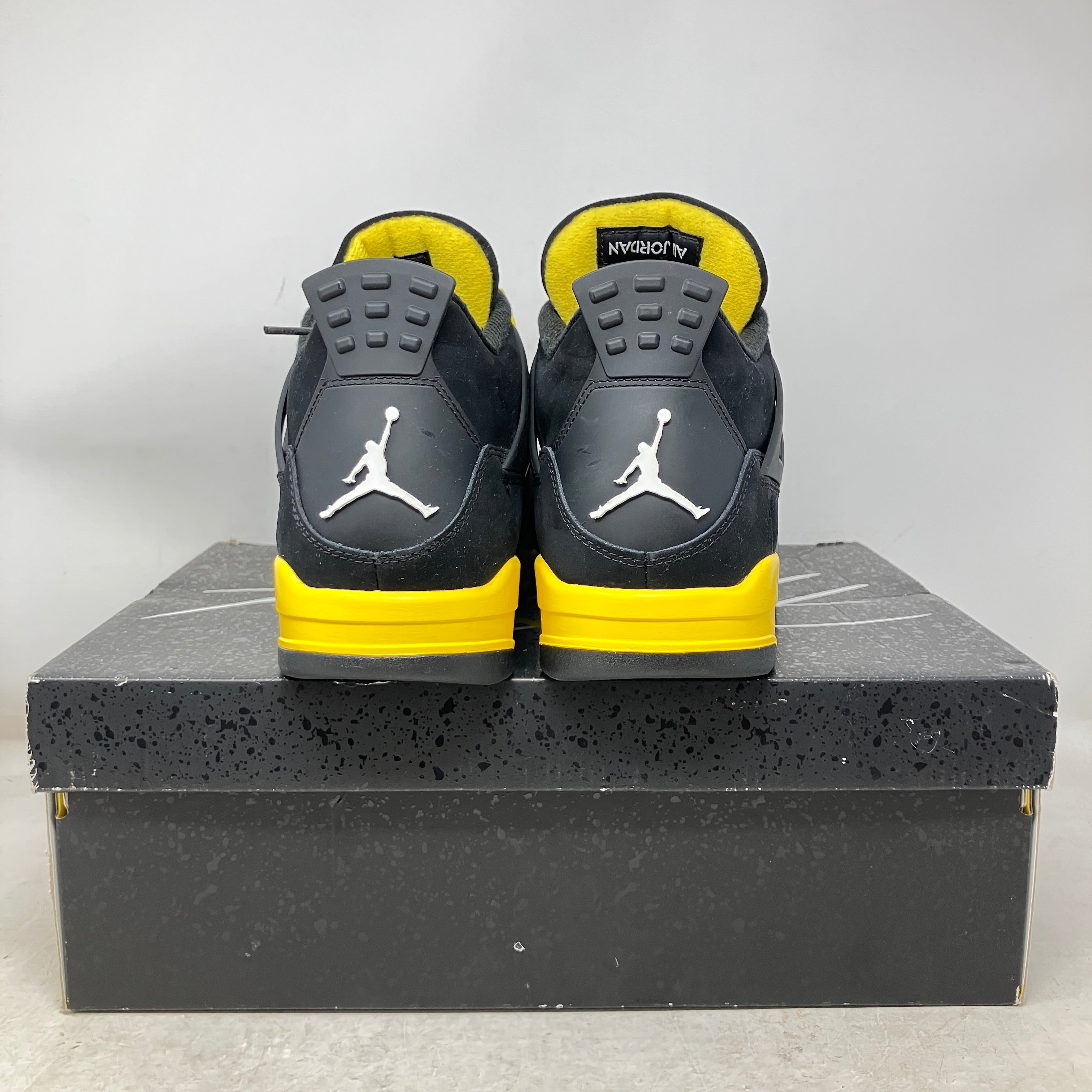Jordan 4 Retro Thunder (2023)