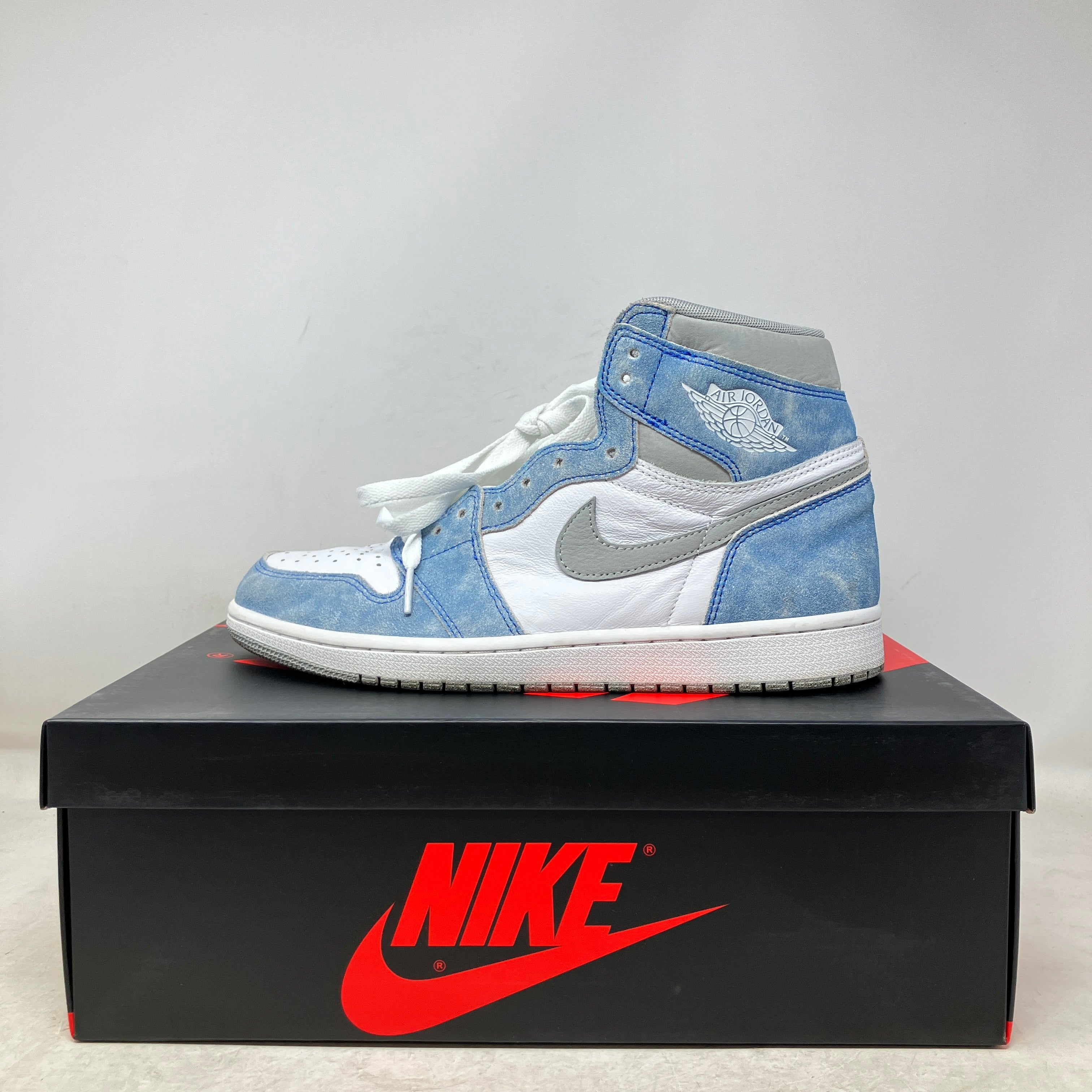 Jordan 1 Retro High Hyper Royal Smoke Grey