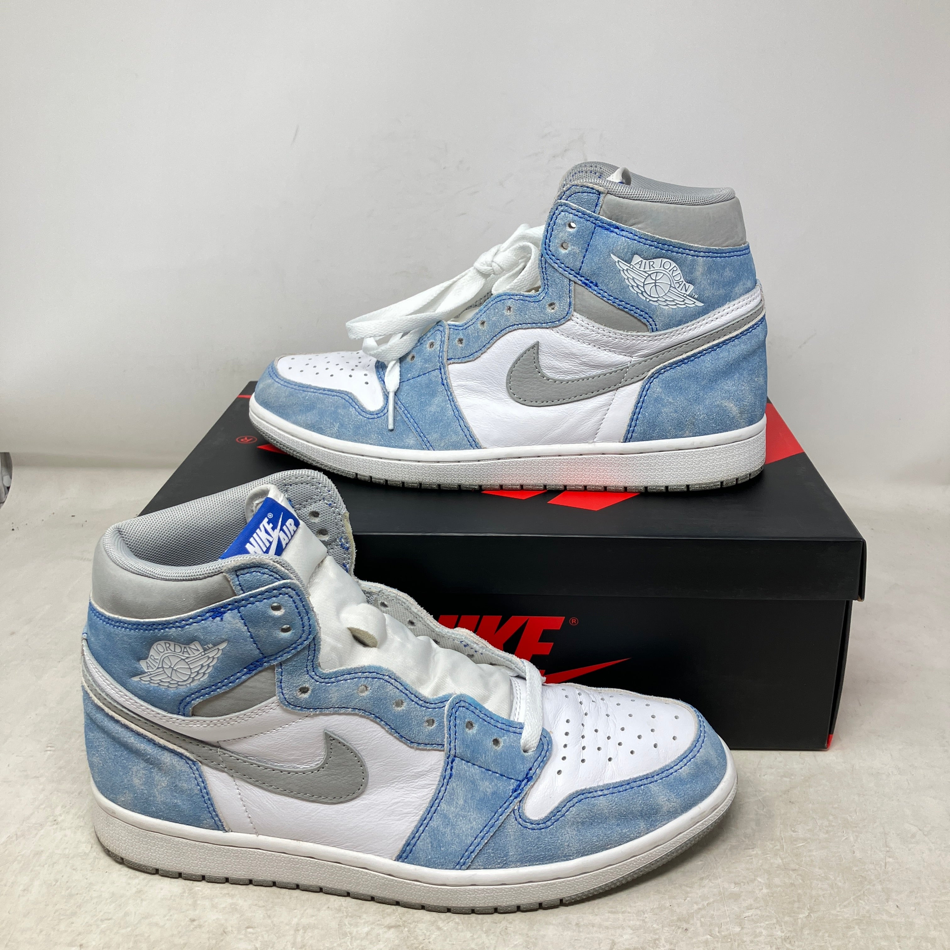 Jordan 1 Retro High Hyper Royal Smoke Grey