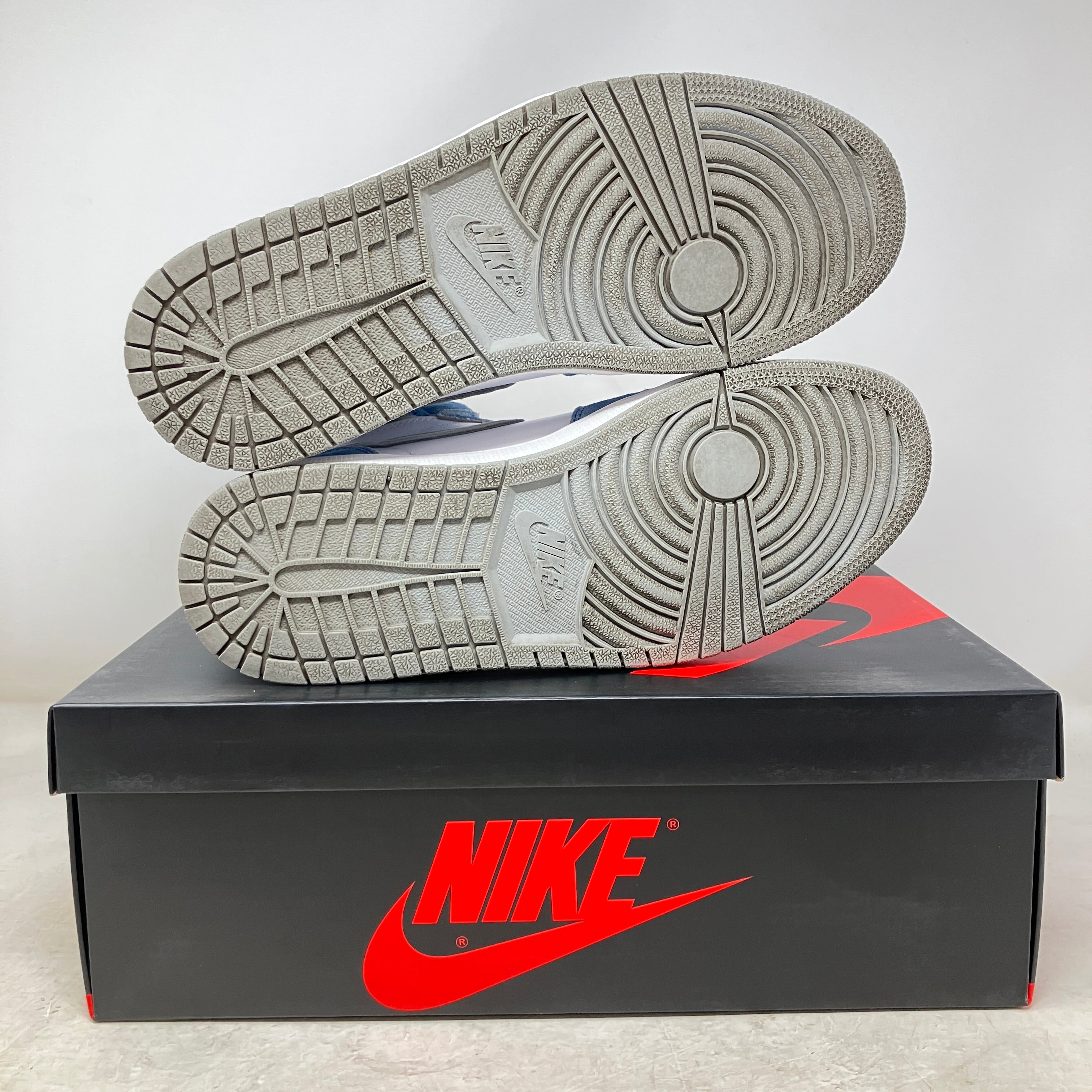 Jordan 1 Retro High Hyper Royal Smoke Grey