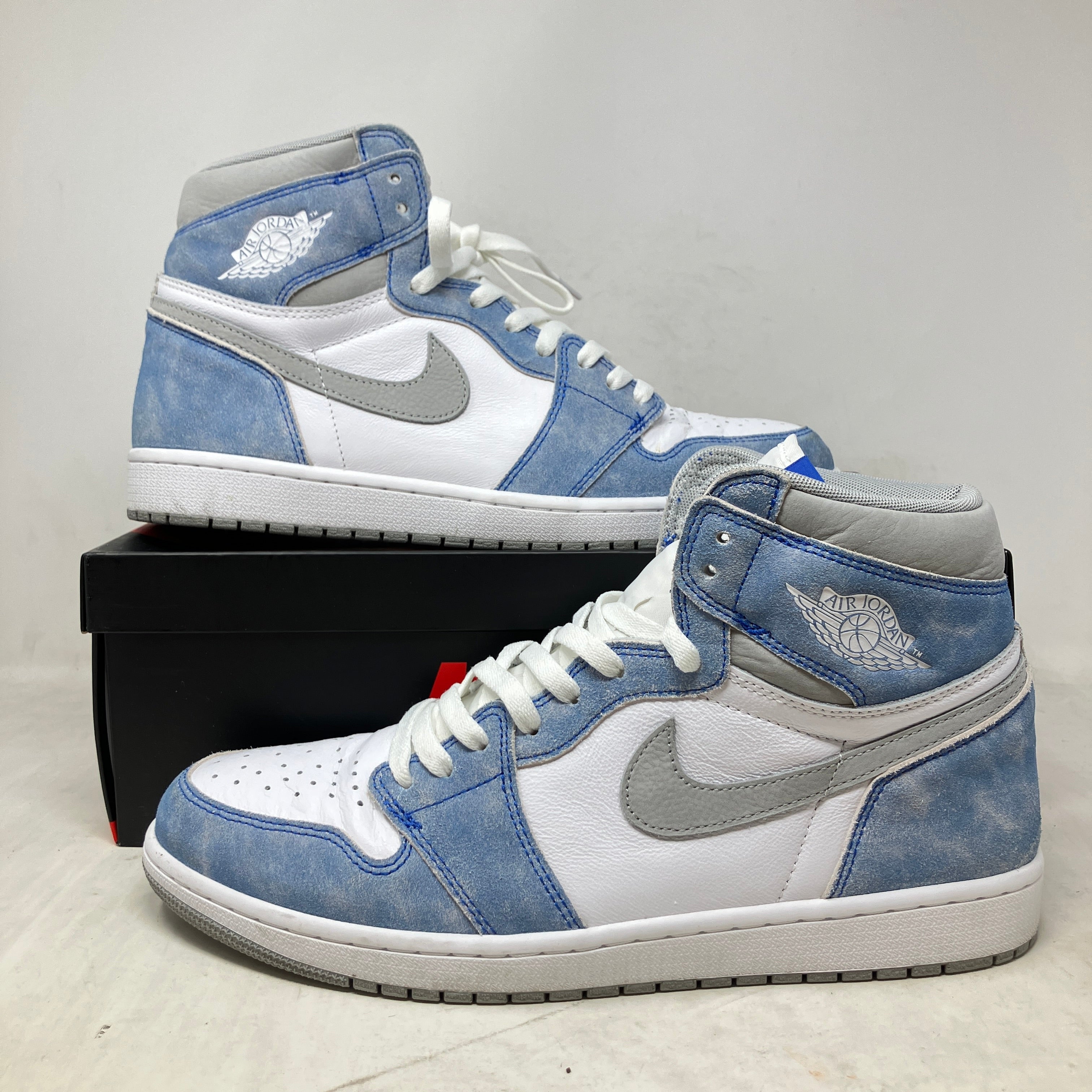 Jordan 1 Retro High Hyper Royal Smoke Grey
