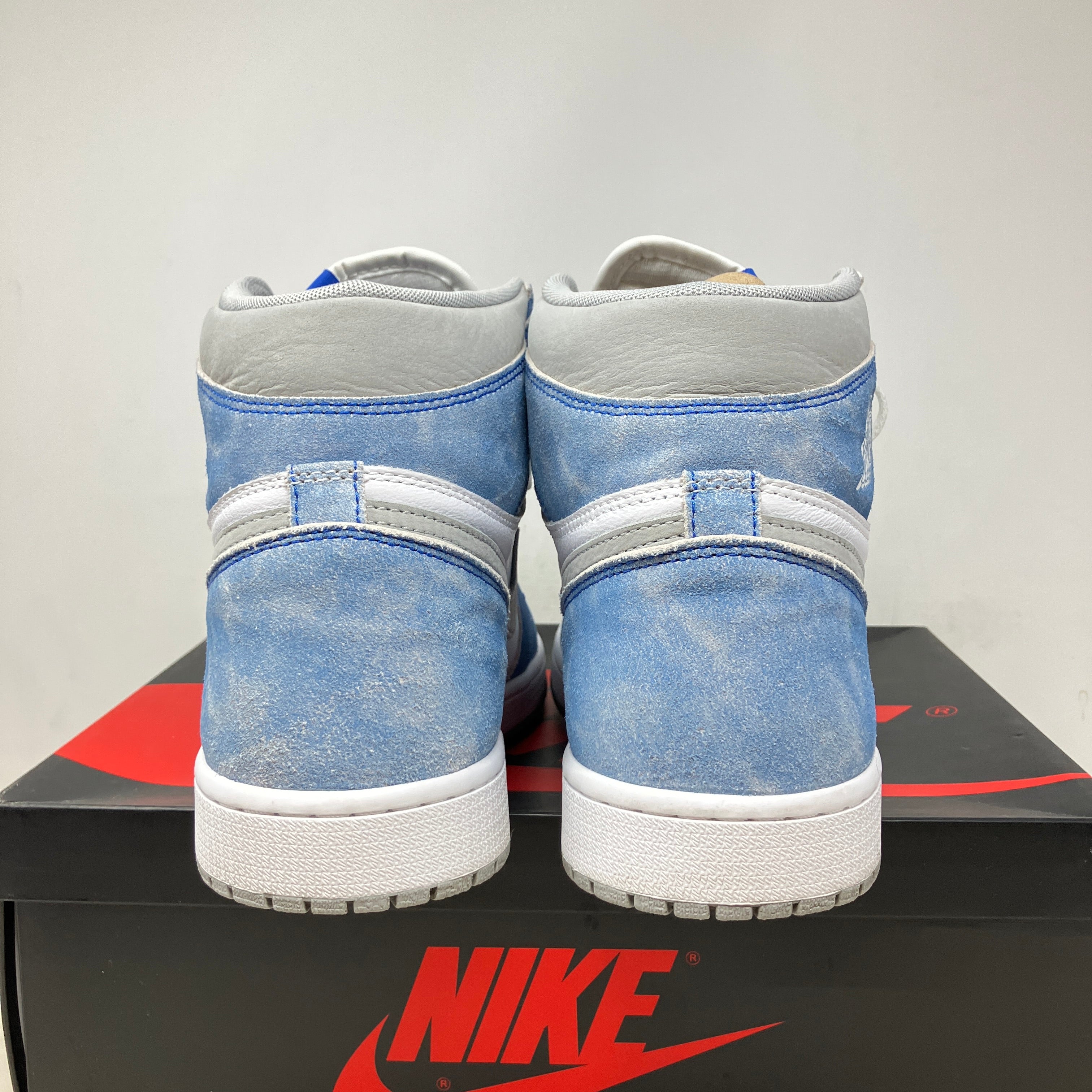 Jordan 1 Retro High Hyper Royal Smoke Grey
