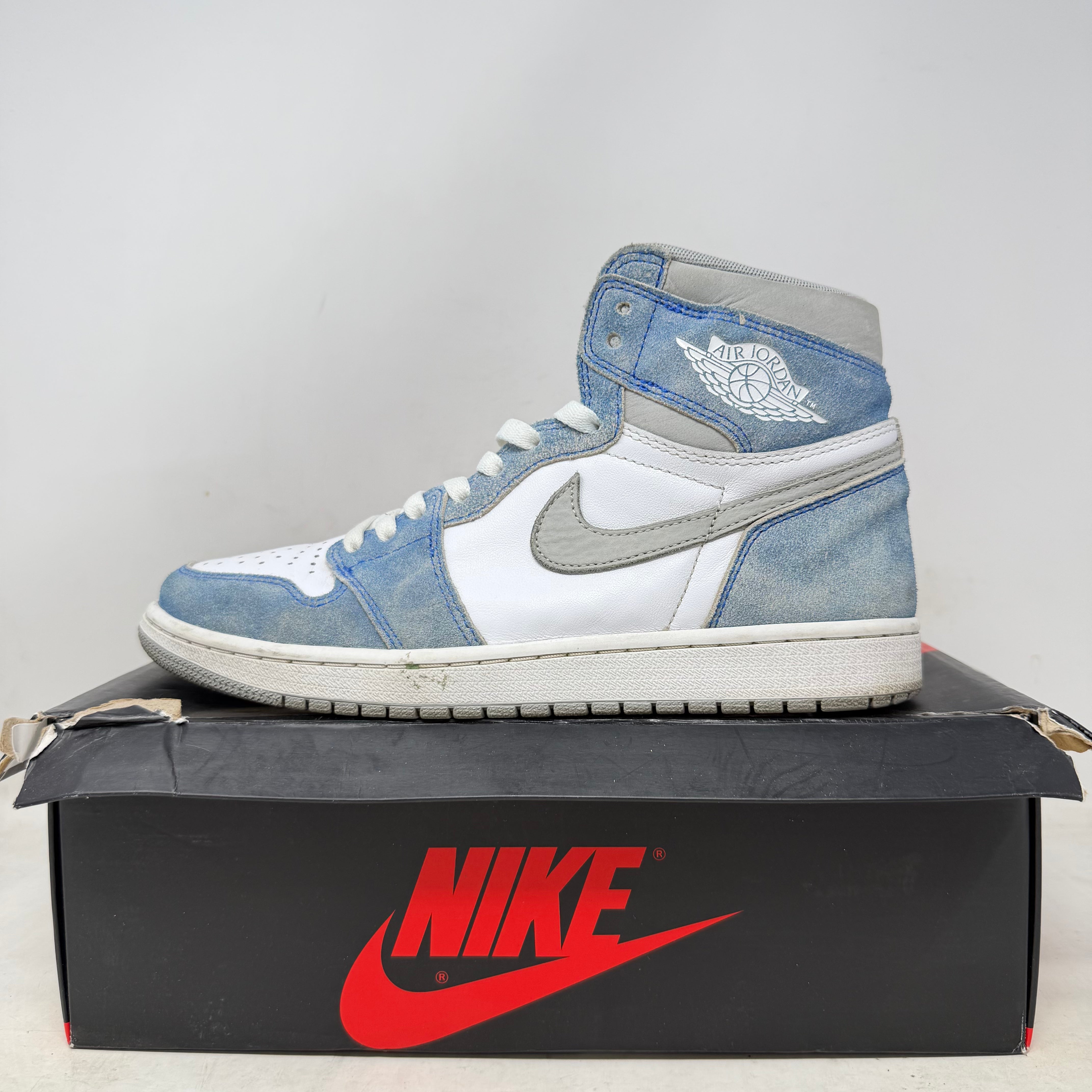 Jordan 1 Retro High Hyper Royal Smoke Grey
