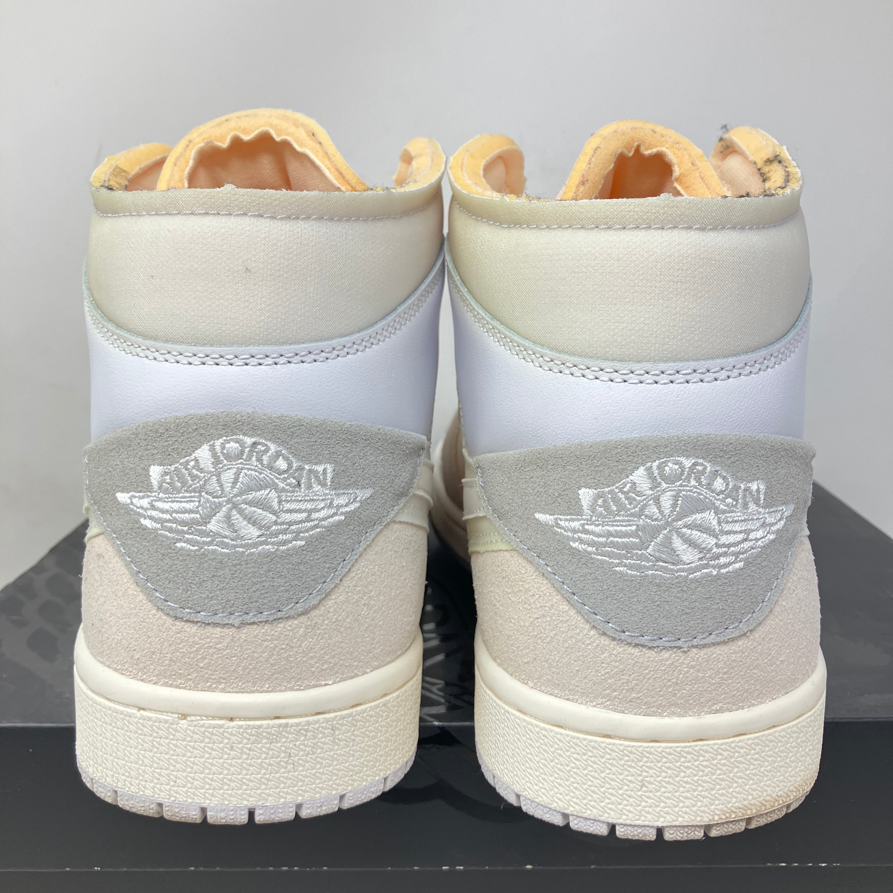 Jordan 1 Mid SE Craft Inside Out White Grey