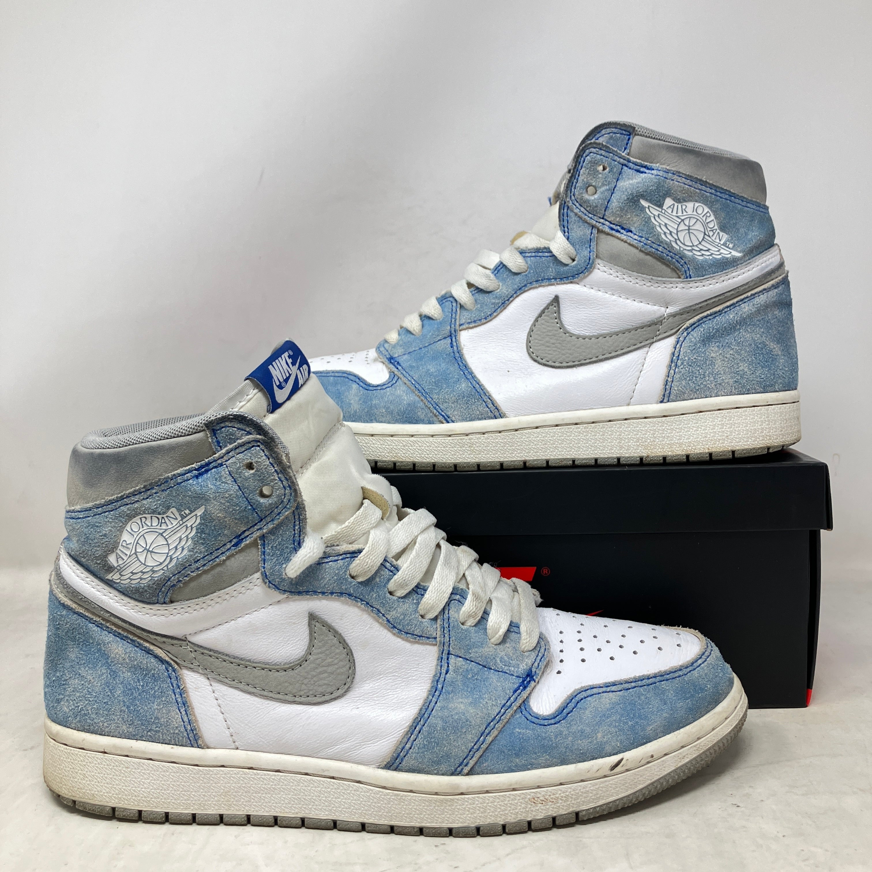 Jordan 1 Retro High Hyper Royal Smoke Grey
