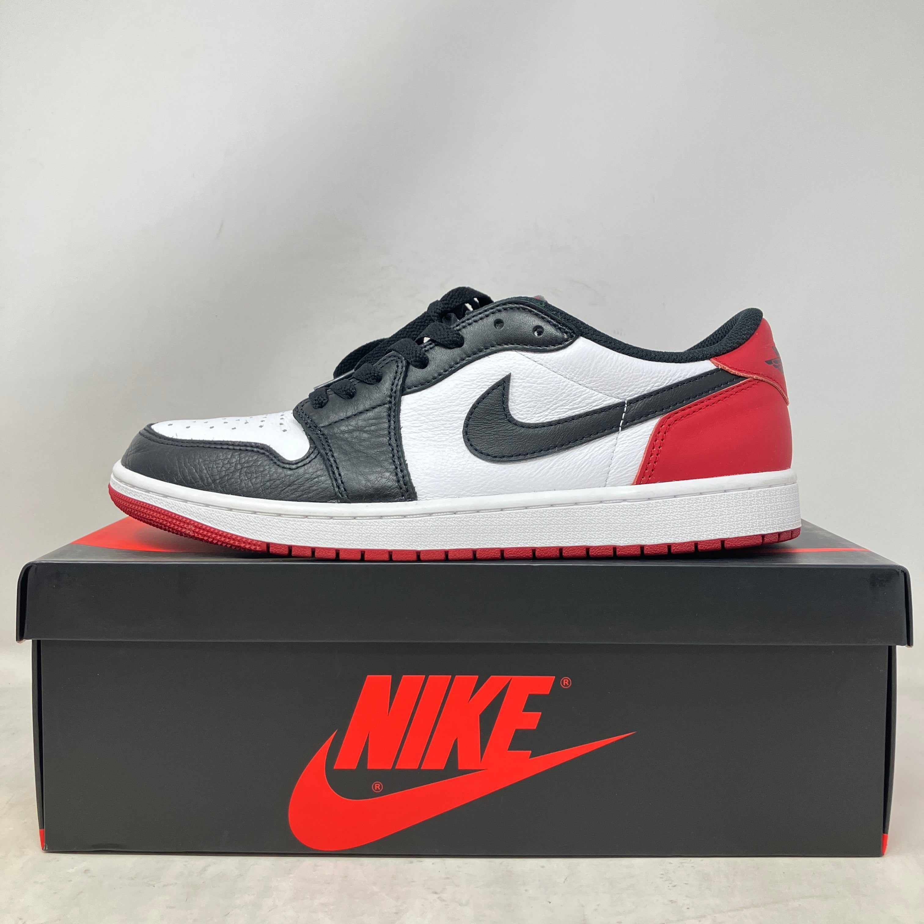 Jordan 1 Retro Low OG Black Toe (2023)