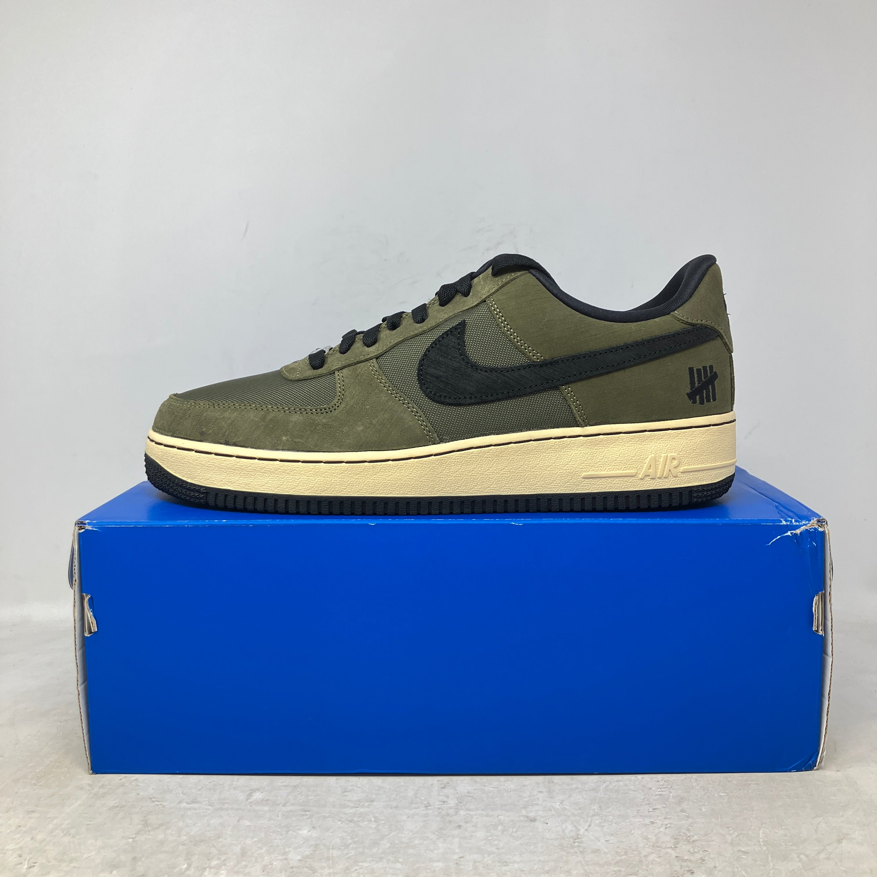 Nike Air Force 1 Low SP Undefeated Ballistic Dunk vs. AF1