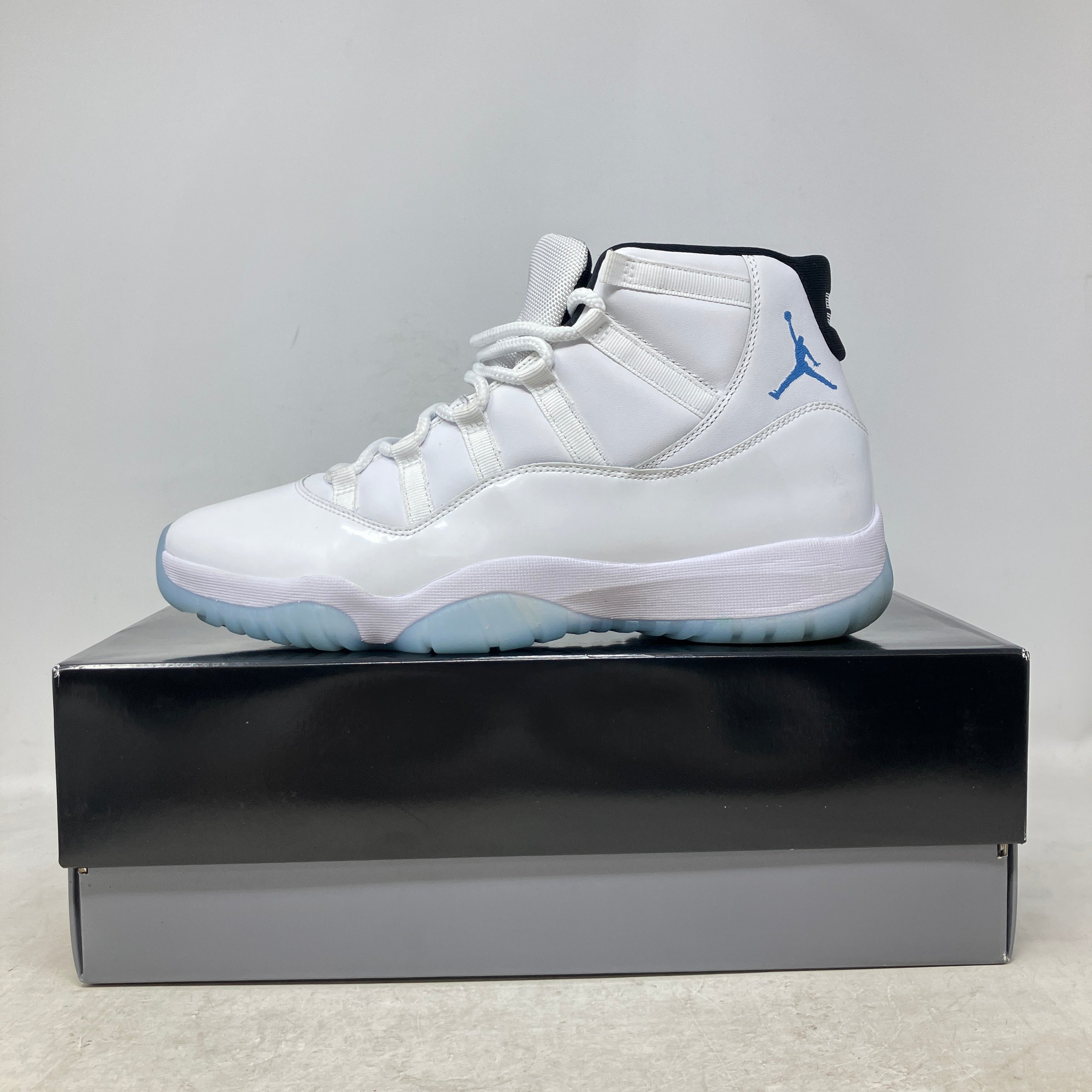 Jordan 11 Retro Legend Blue (2024)
