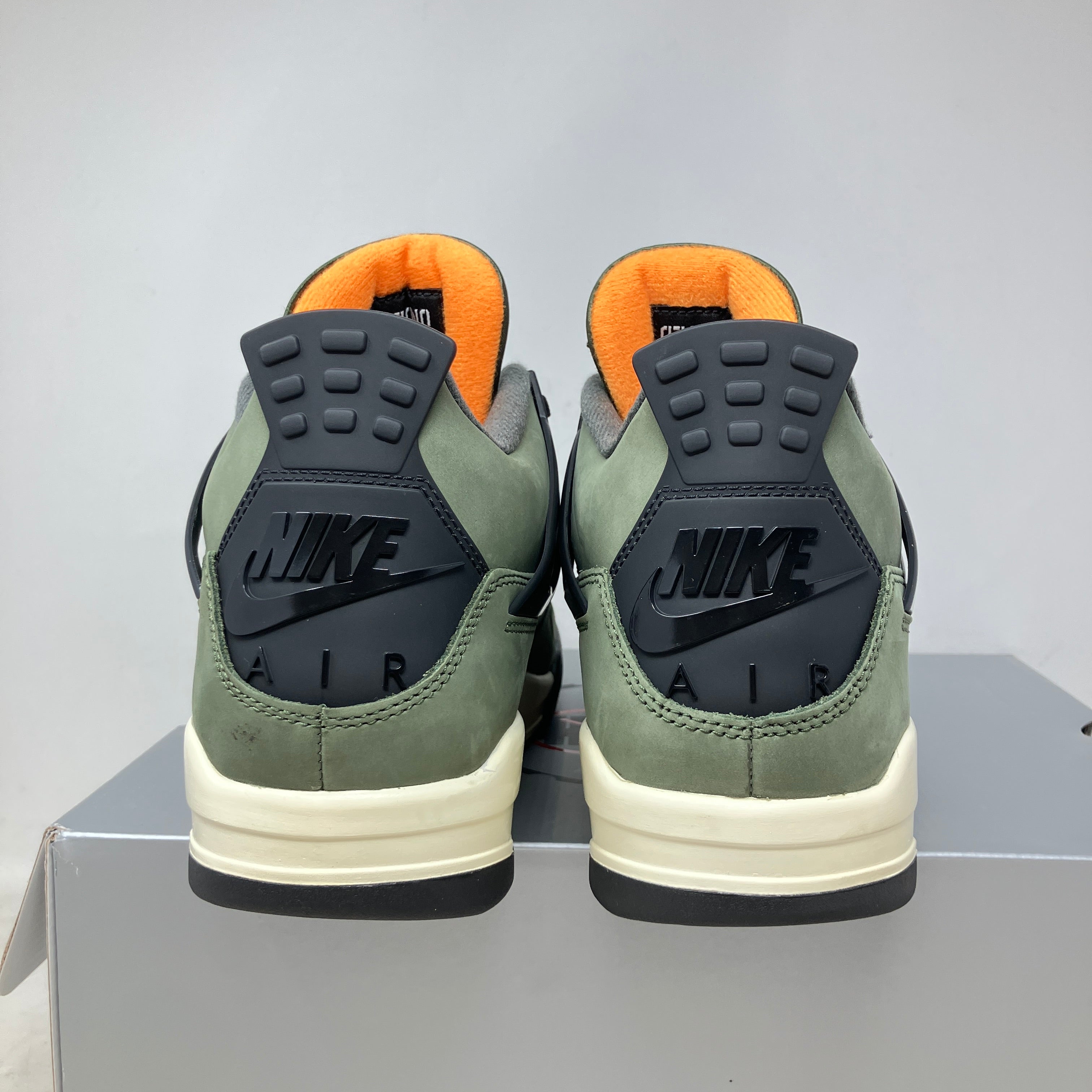Jordan 4 Retro OG SP Undefeated (2025)