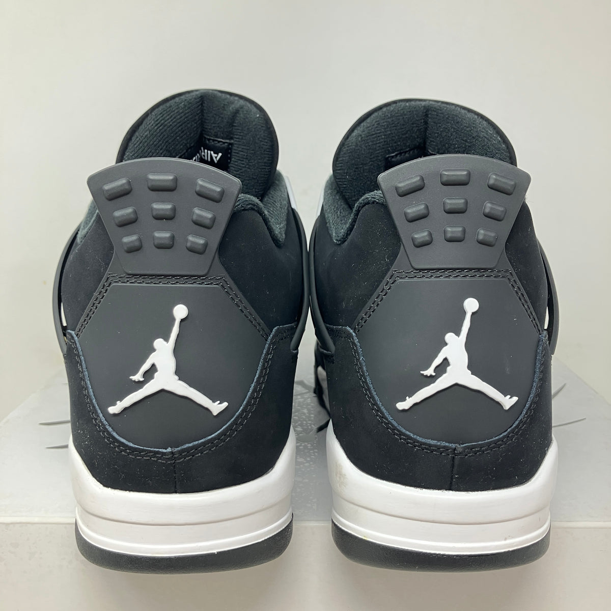 Jordan 4 Retro White Thunder