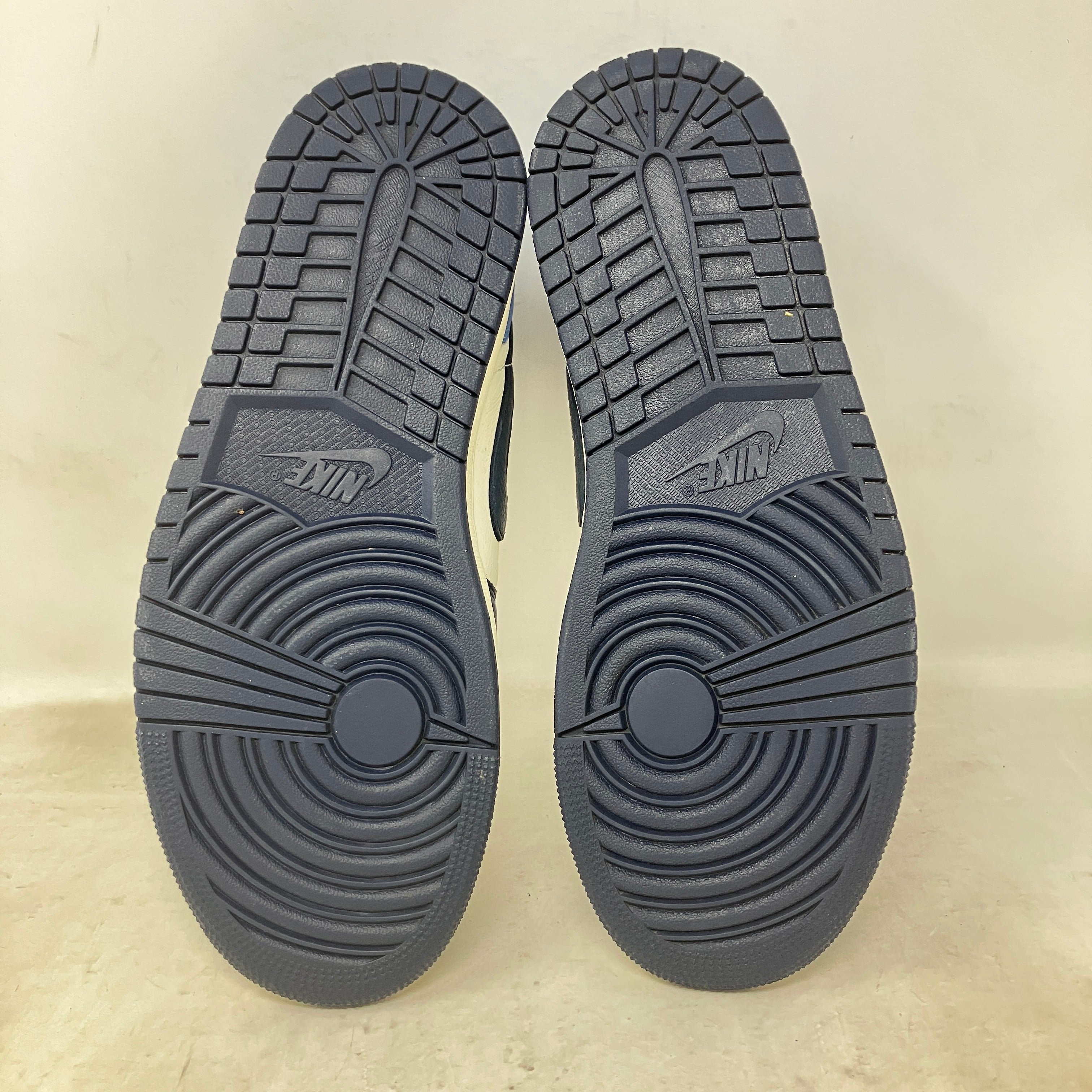Jordan 1 Low OG Obsidian UNC