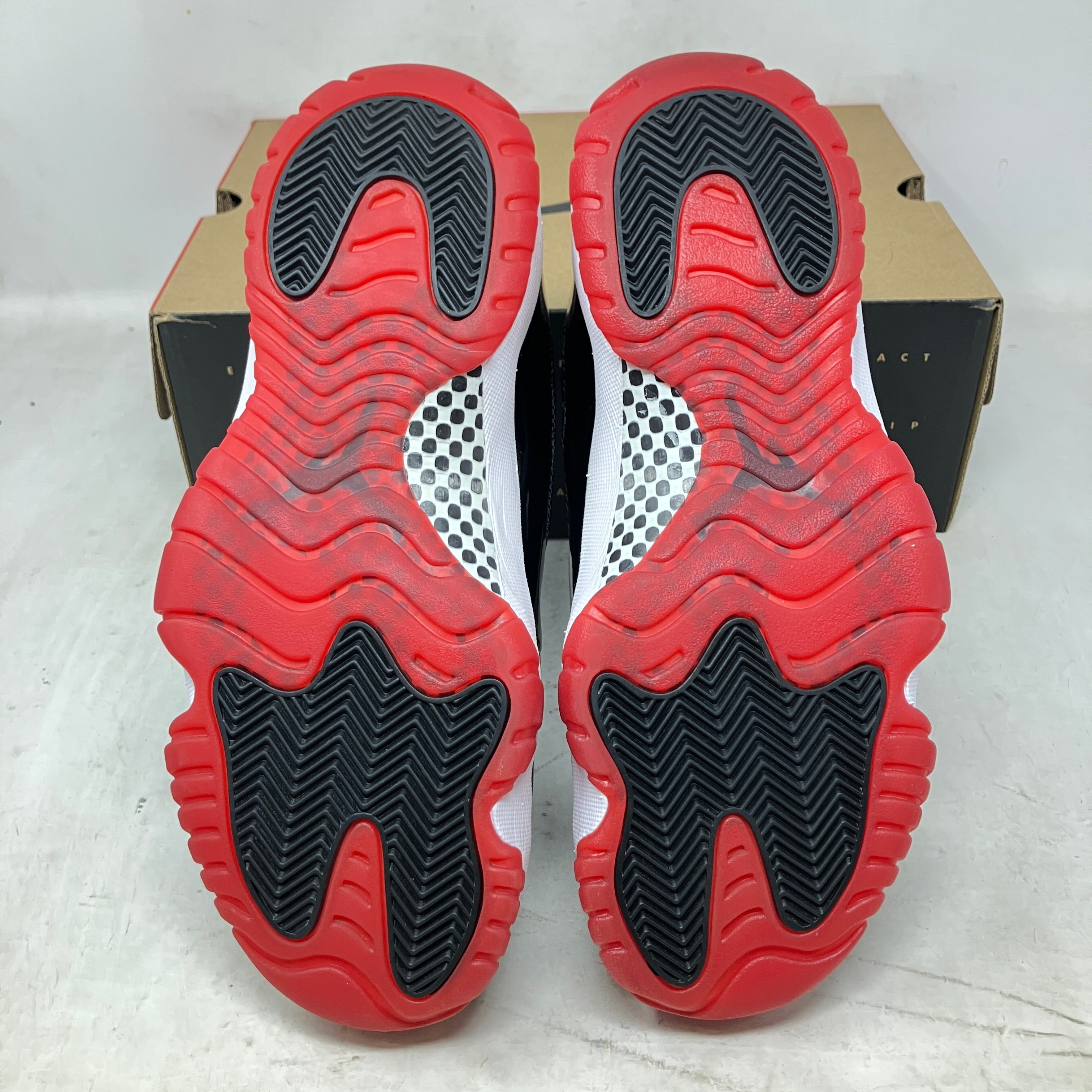 Jordan 11 Retro Playoffs Bred (2019)