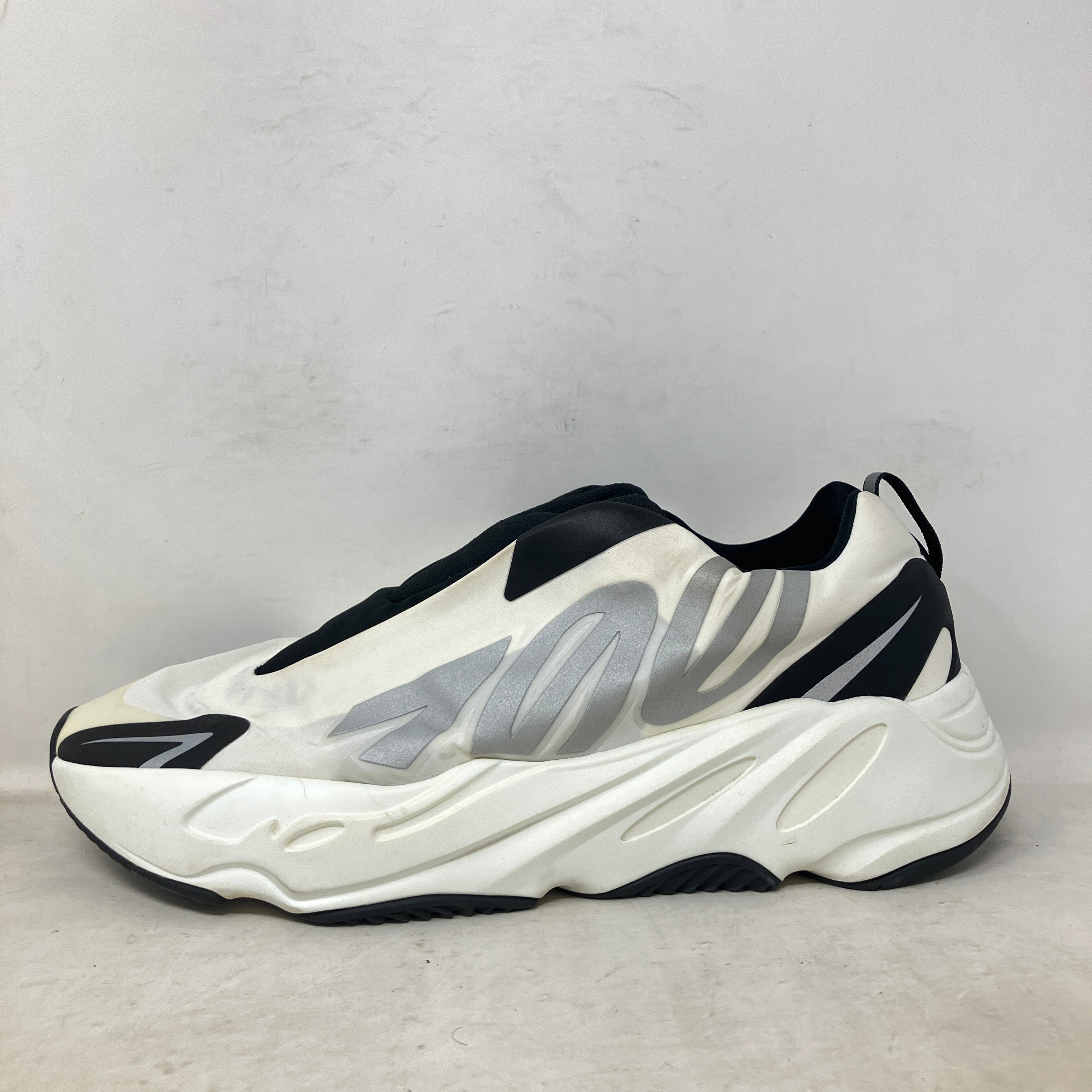 adidas Yeezy Boost 700 MNVN Laceless Analog