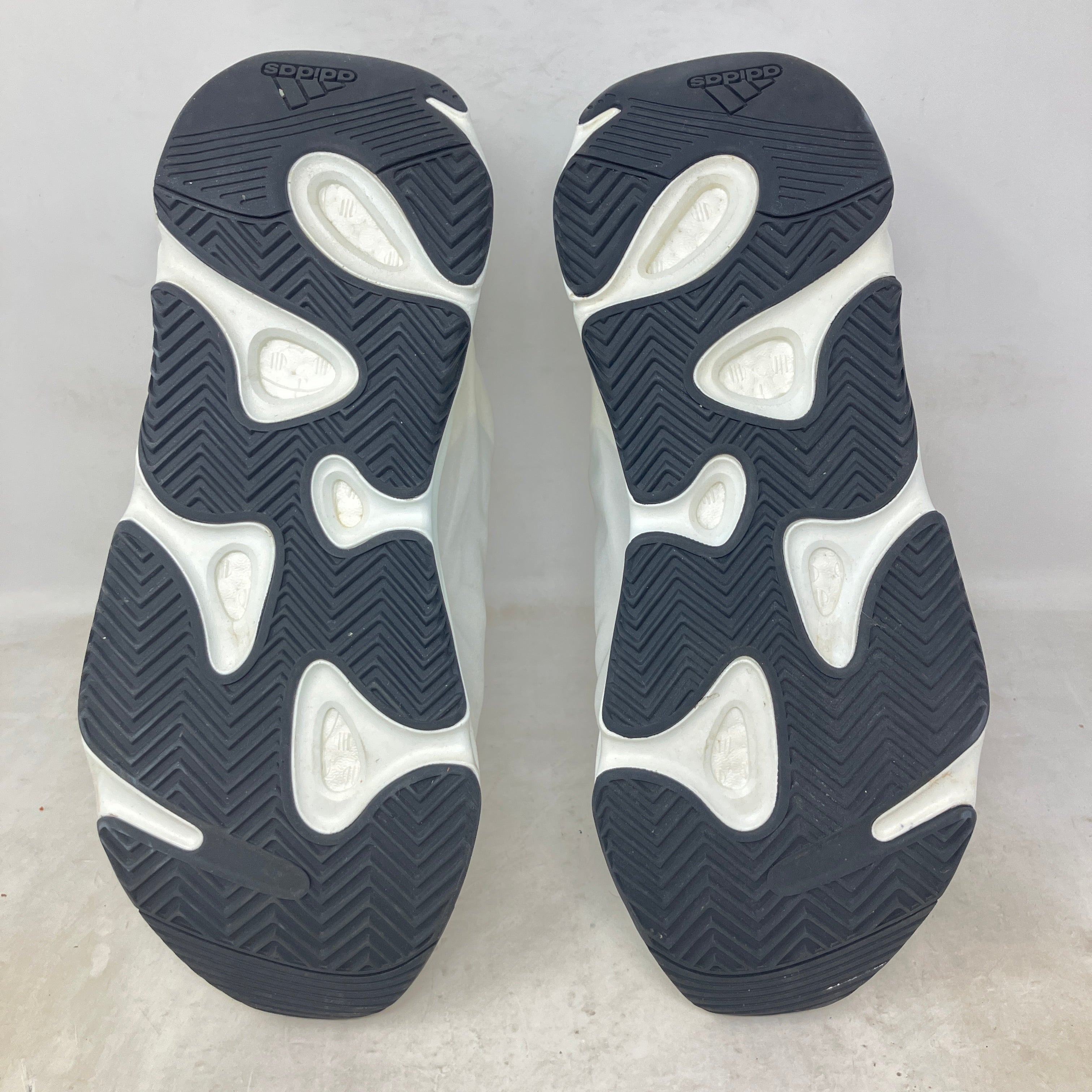 adidas Yeezy Boost 700 MNVN Laceless Analog