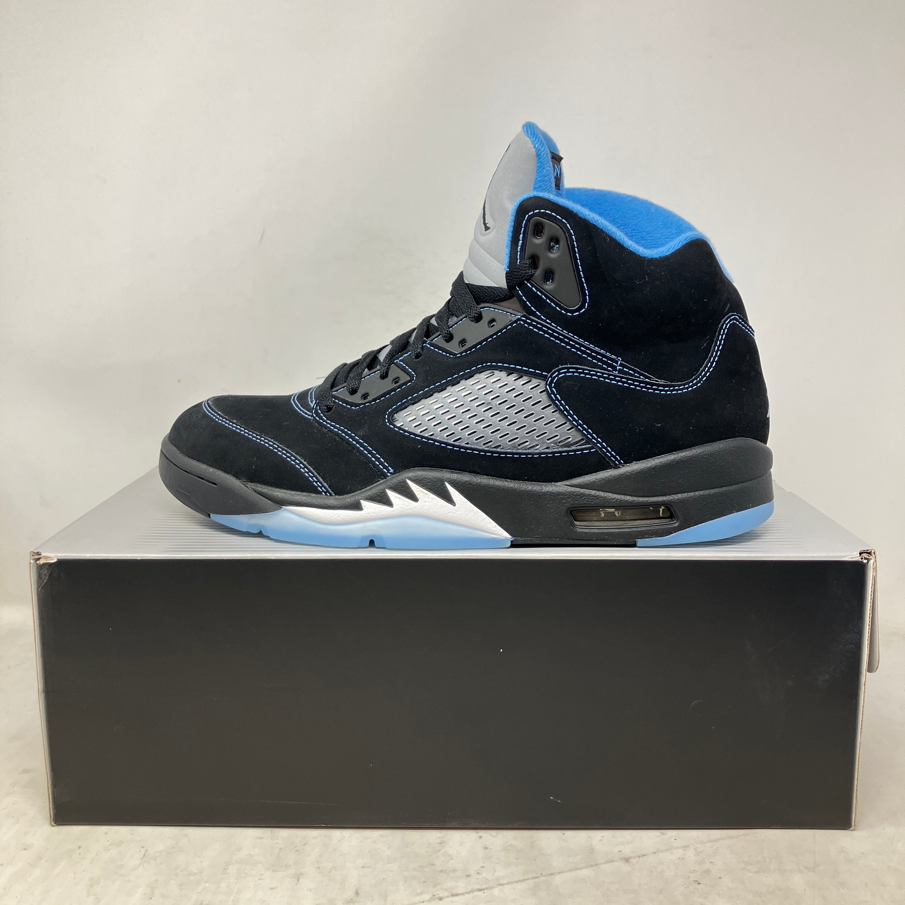 Jordan 5 Retro Black University Blue (2026)