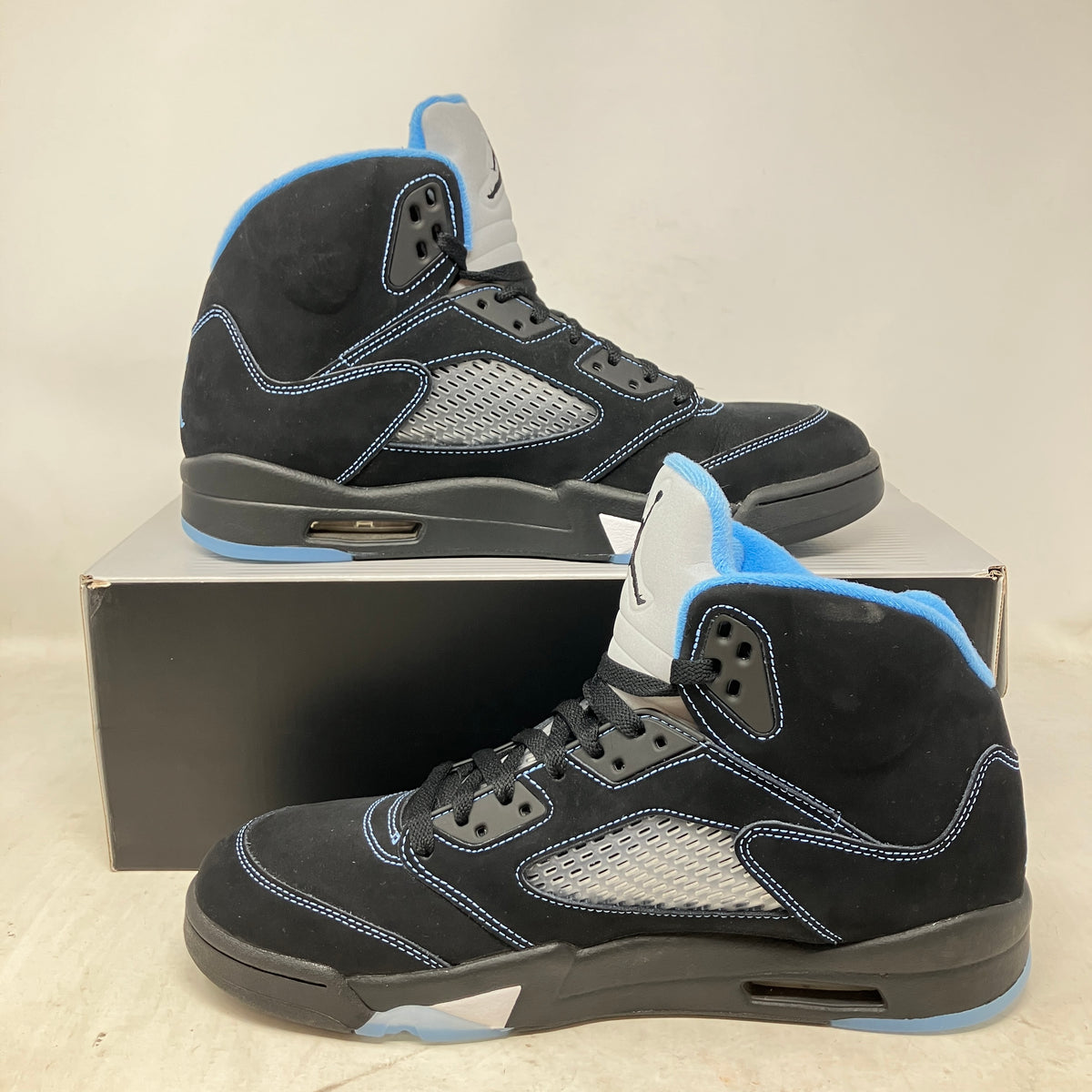 Jordan 5 Retro Black University Blue (2026)