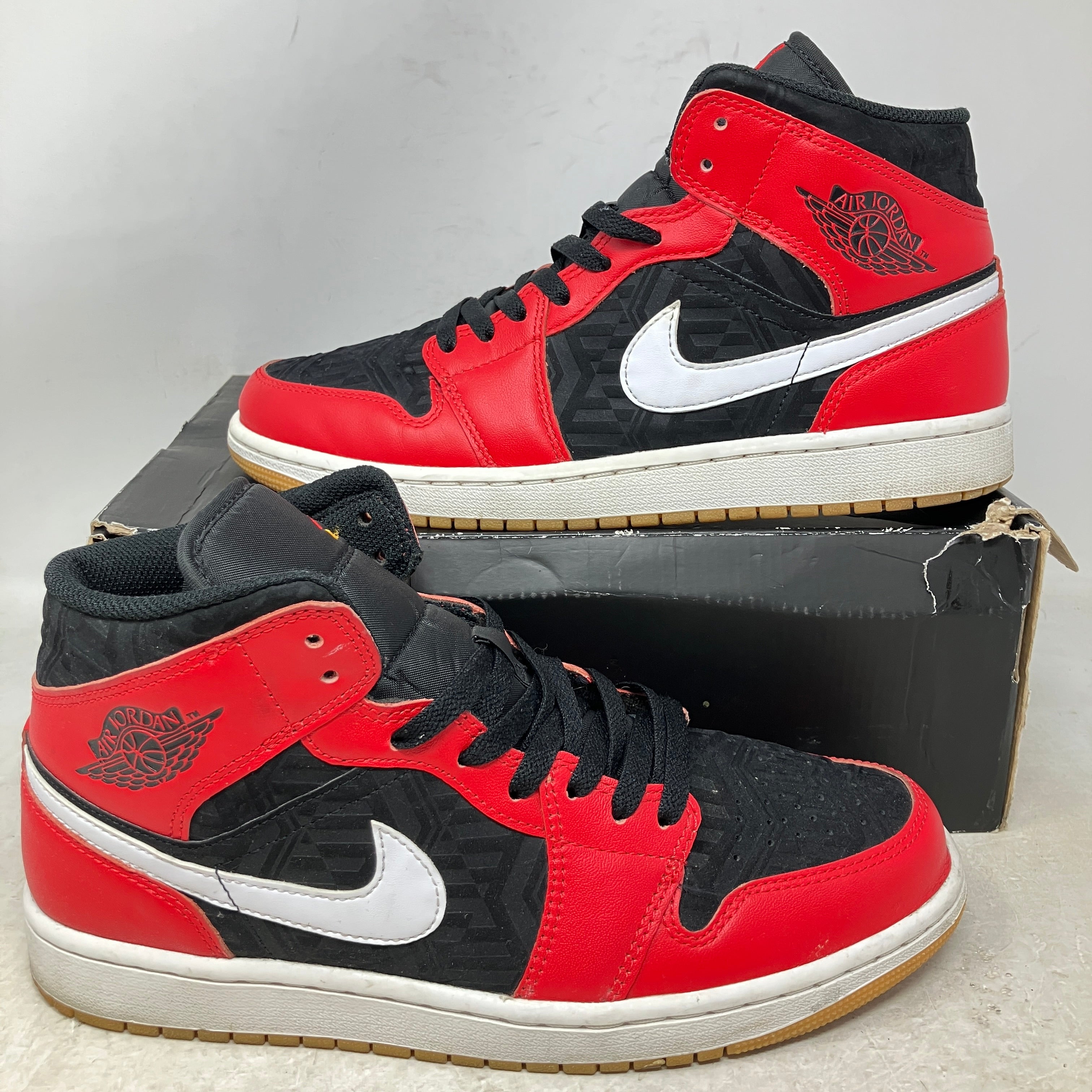 Jordan 1 Mid SE Christmas