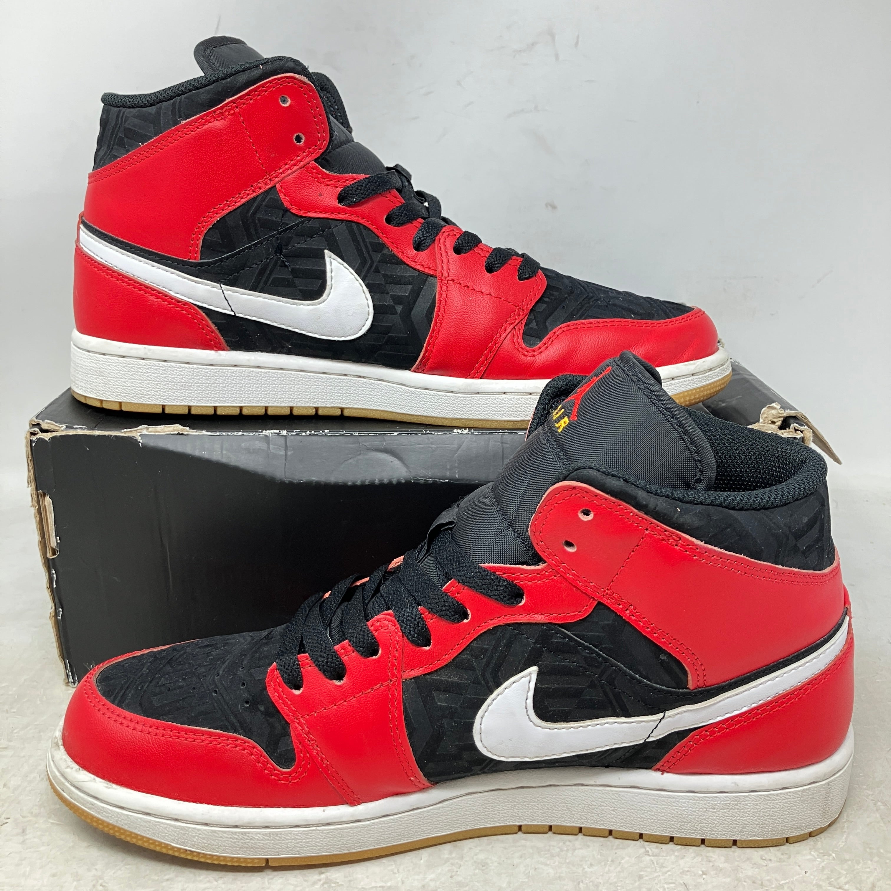 Jordan 1 Mid SE Christmas