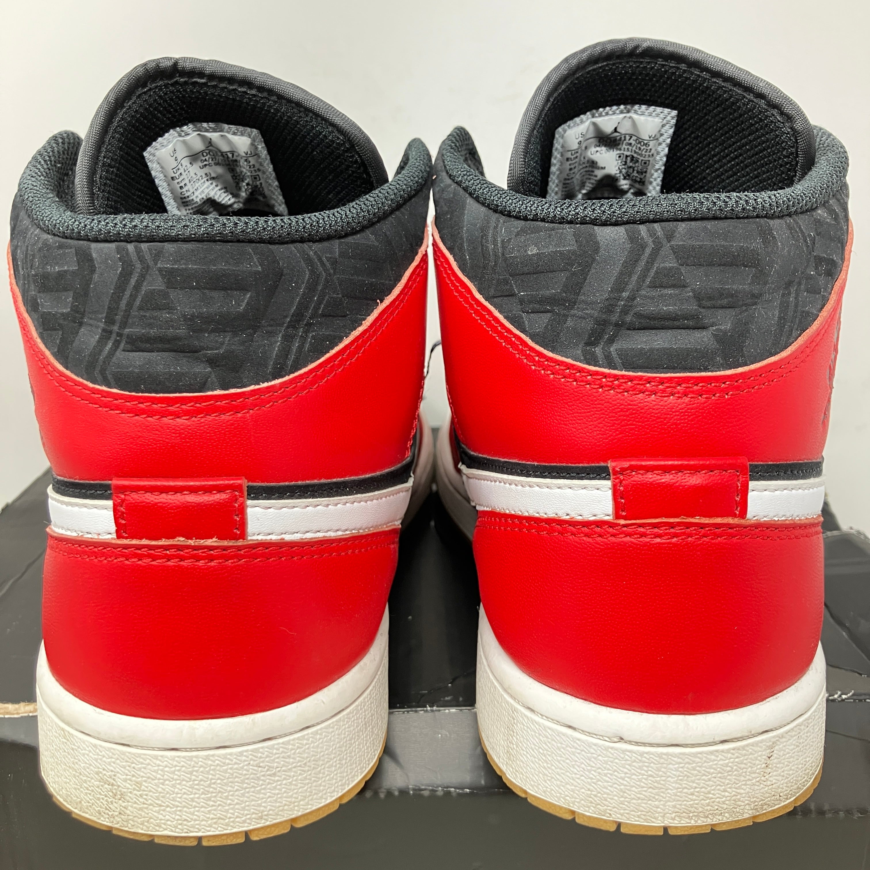 Jordan 1 Mid SE Christmas