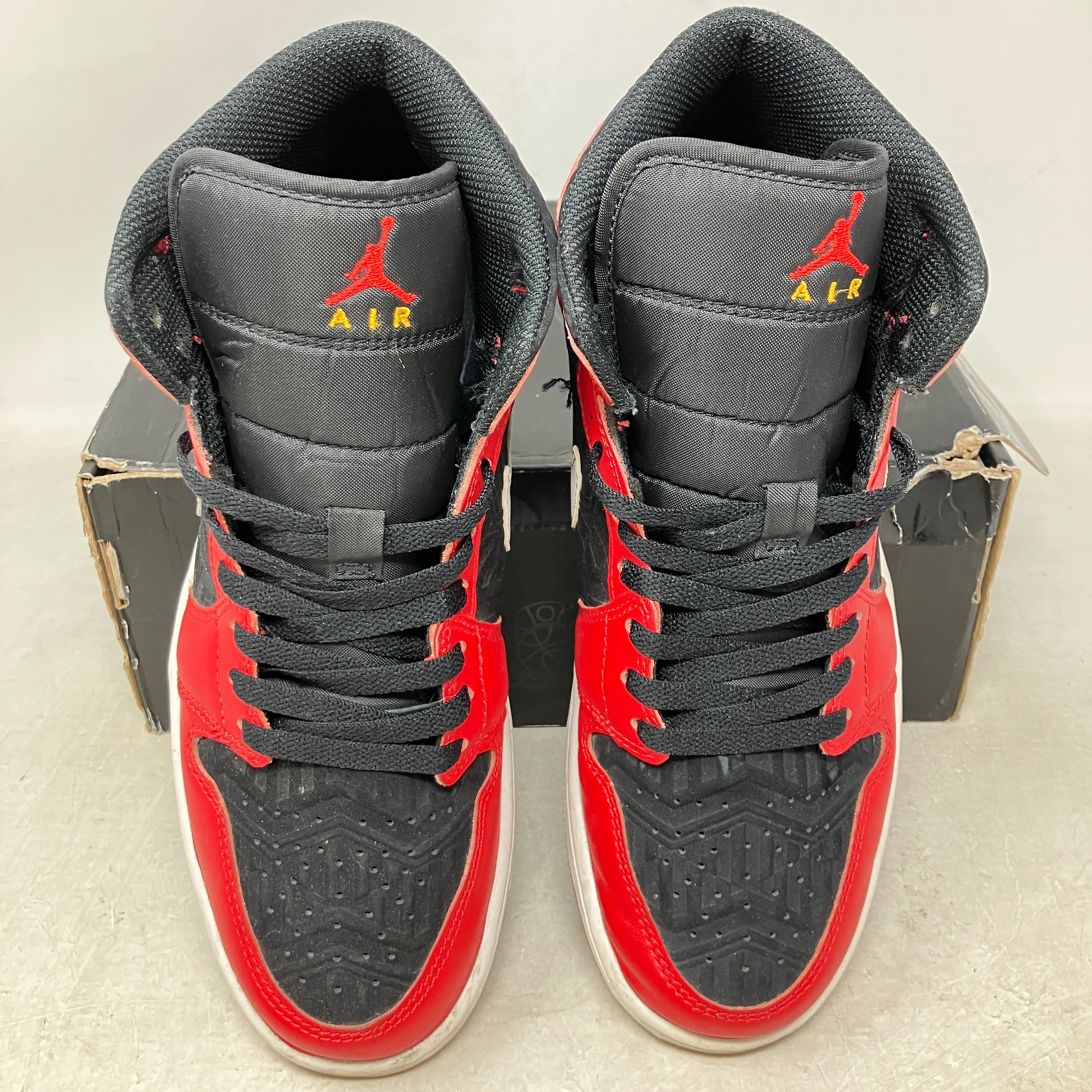 Jordan 1 Mid SE Christmas