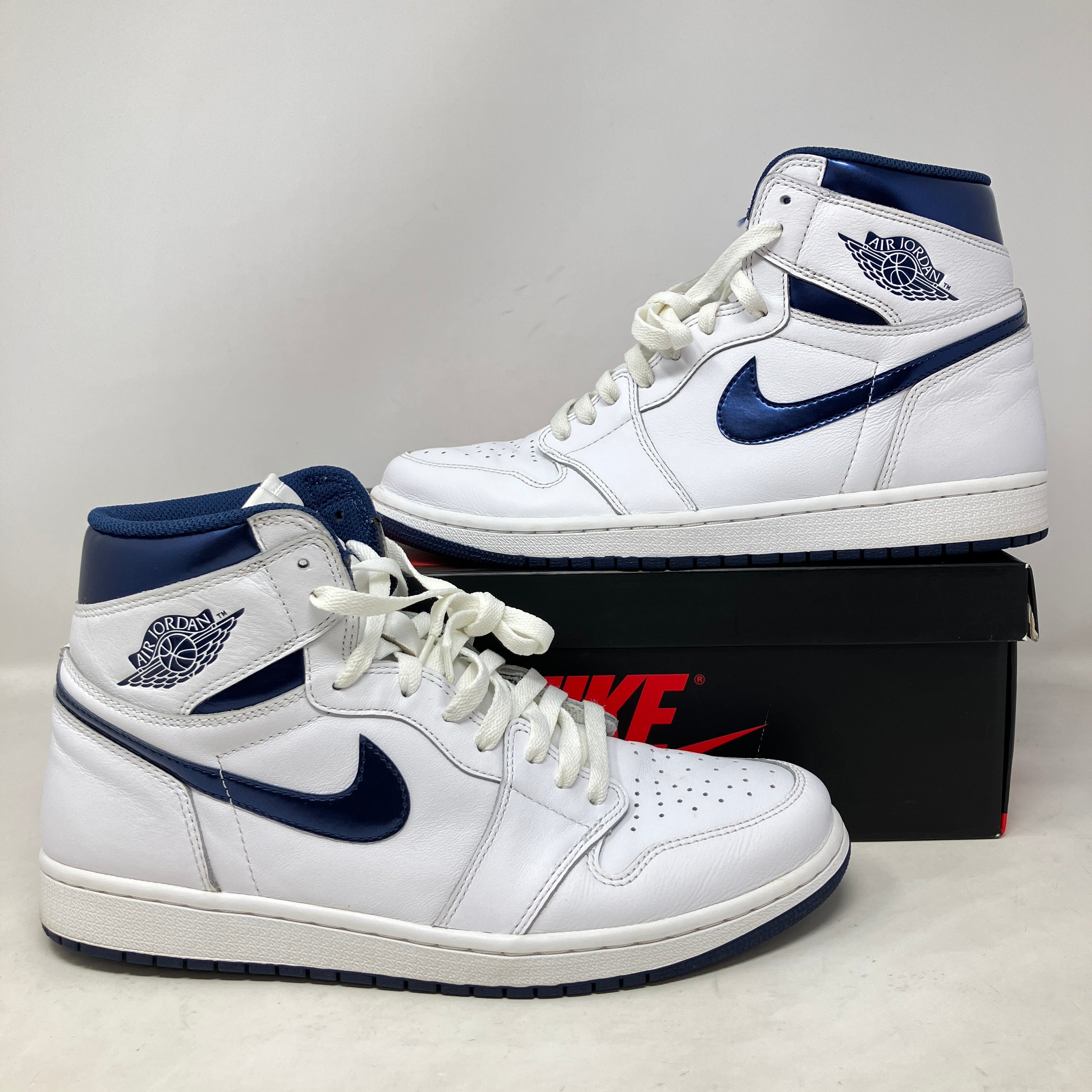 Jordan 1 Retro Metallic Navy (2016)