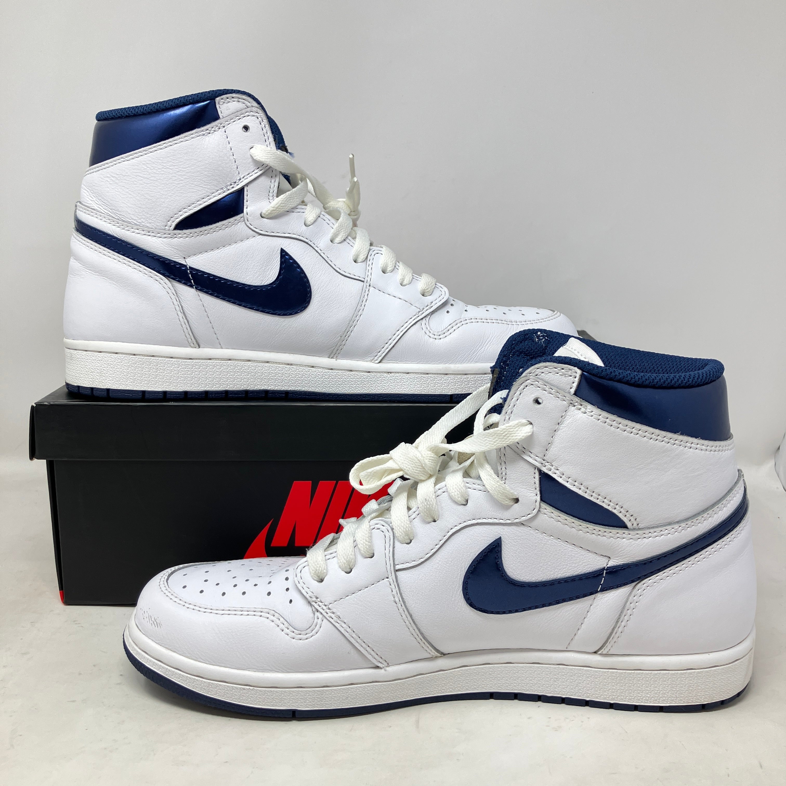 Jordan 1 Retro Metallic Navy (2016)