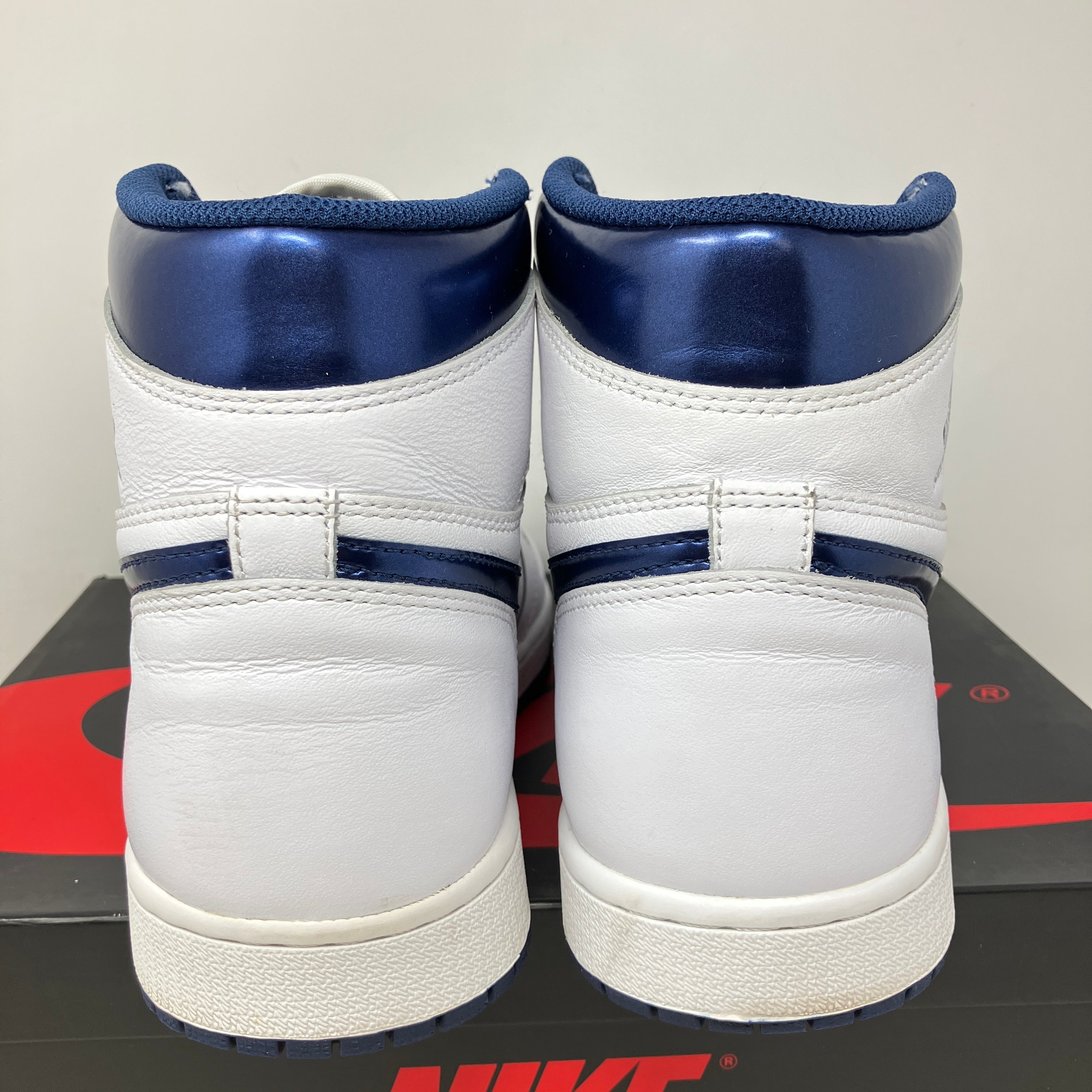 Jordan 1 Retro Metallic Navy (2016)