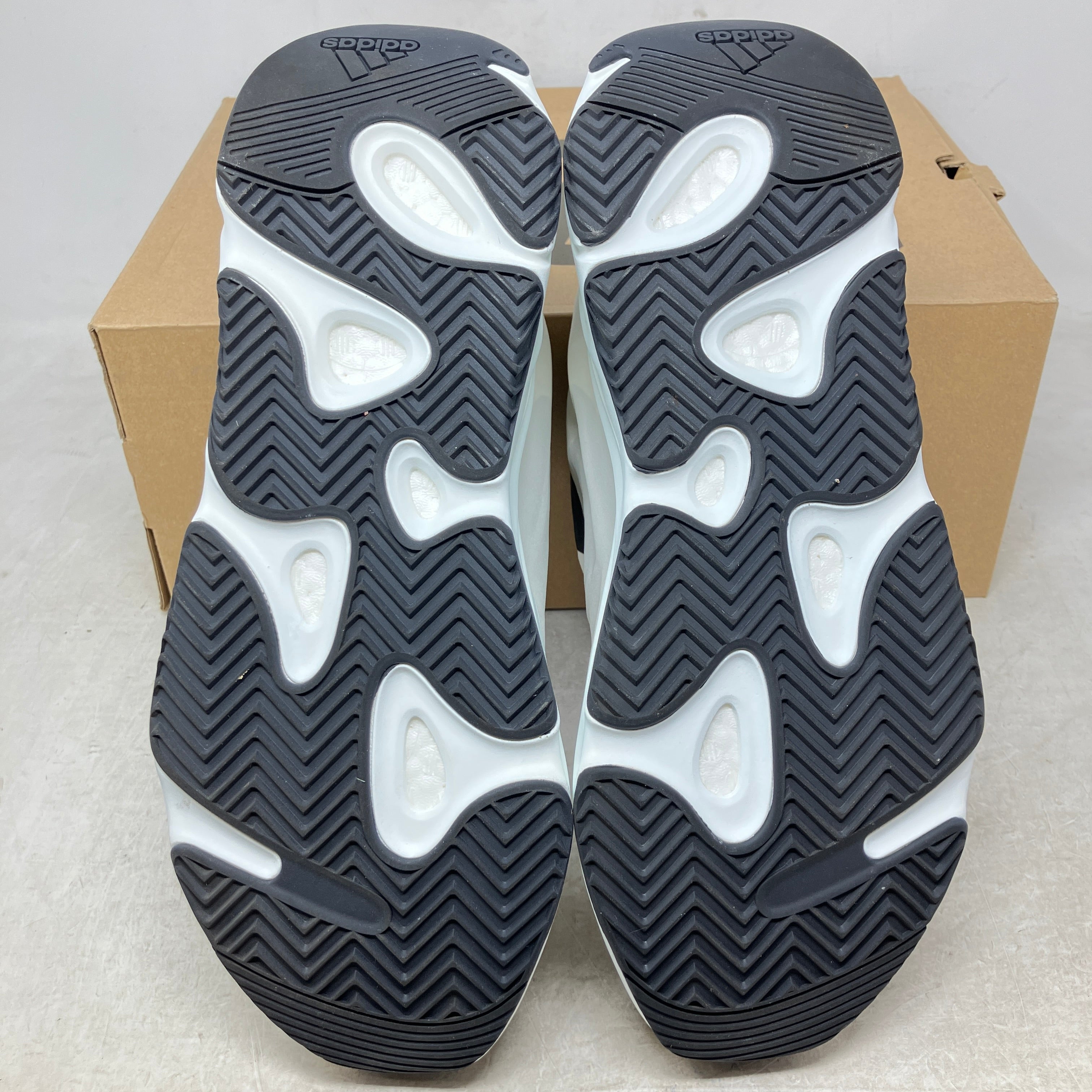 adidas Yeezy Boost 700 MNVN Laceless Analog