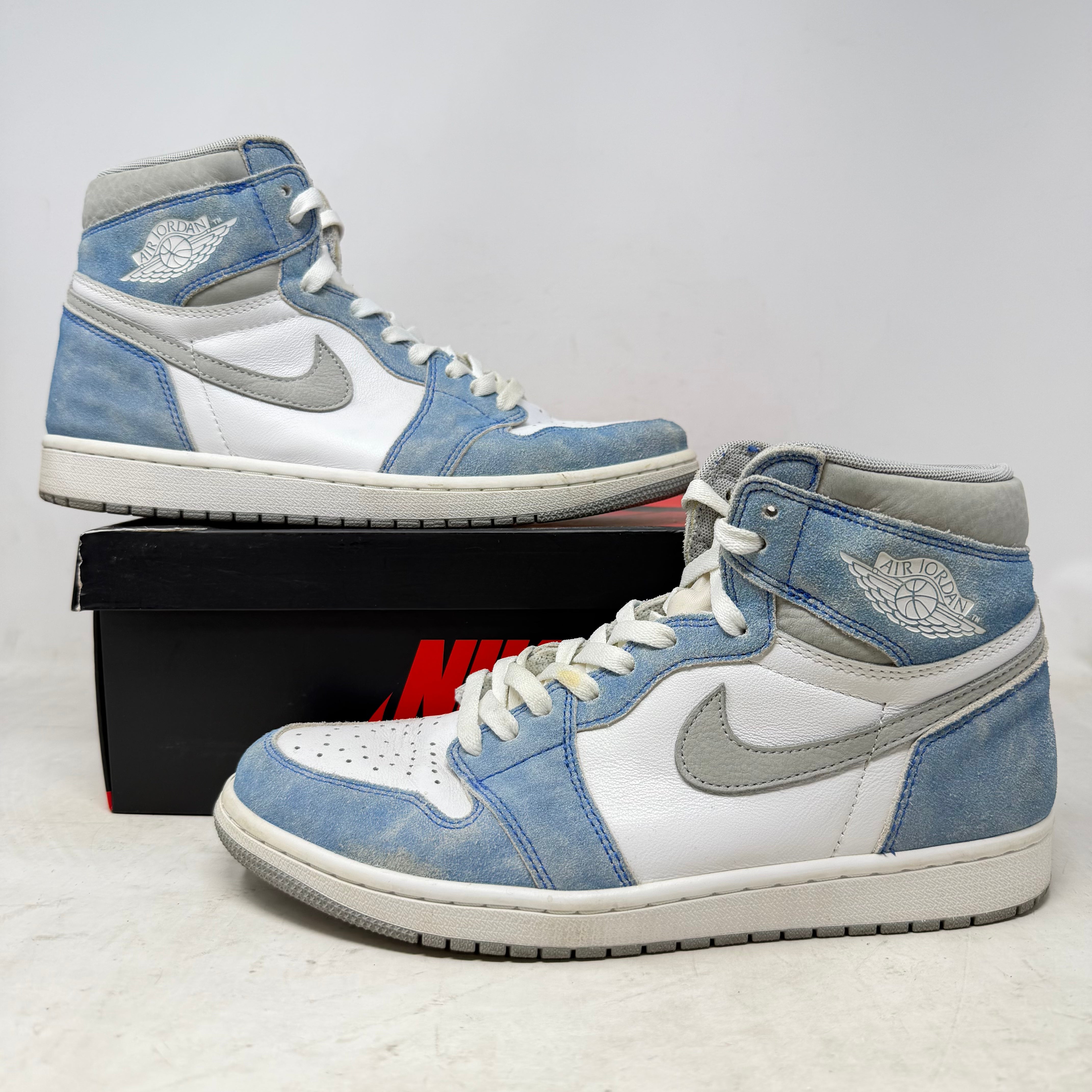 Jordan 1 Retro High Hyper Royal Smoke Grey