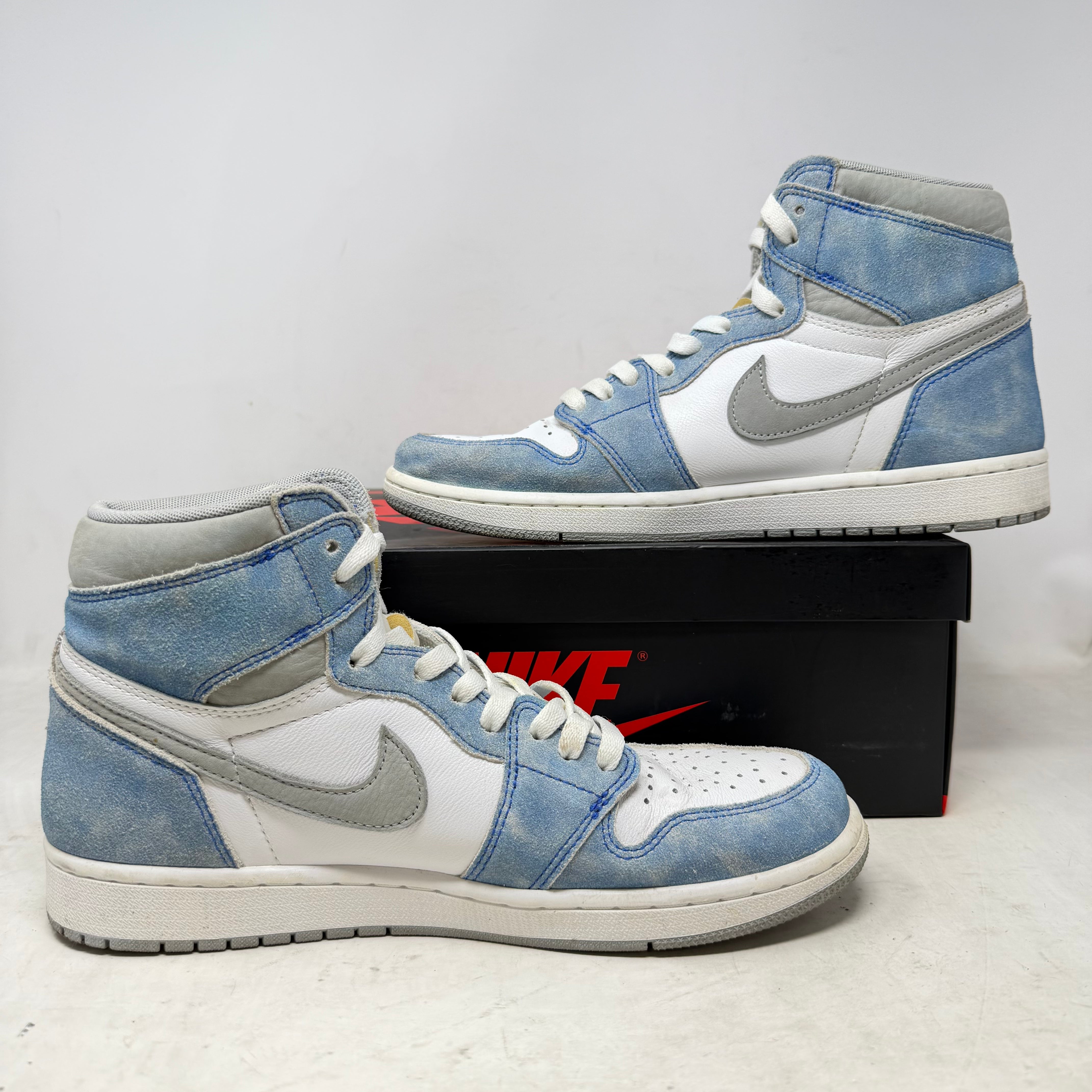 Jordan 1 Retro High Hyper Royal Smoke Grey