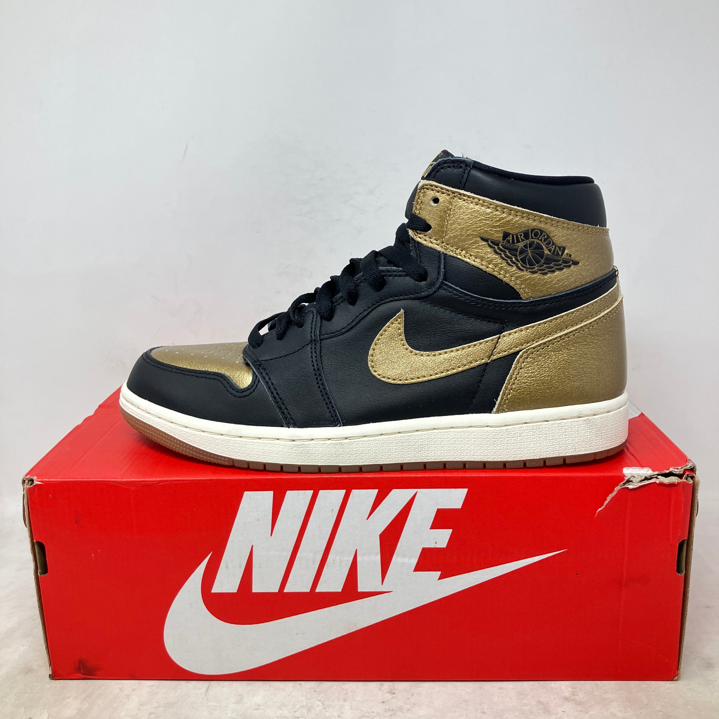 Jordan 1 Retro High OG Black Metallic Gold