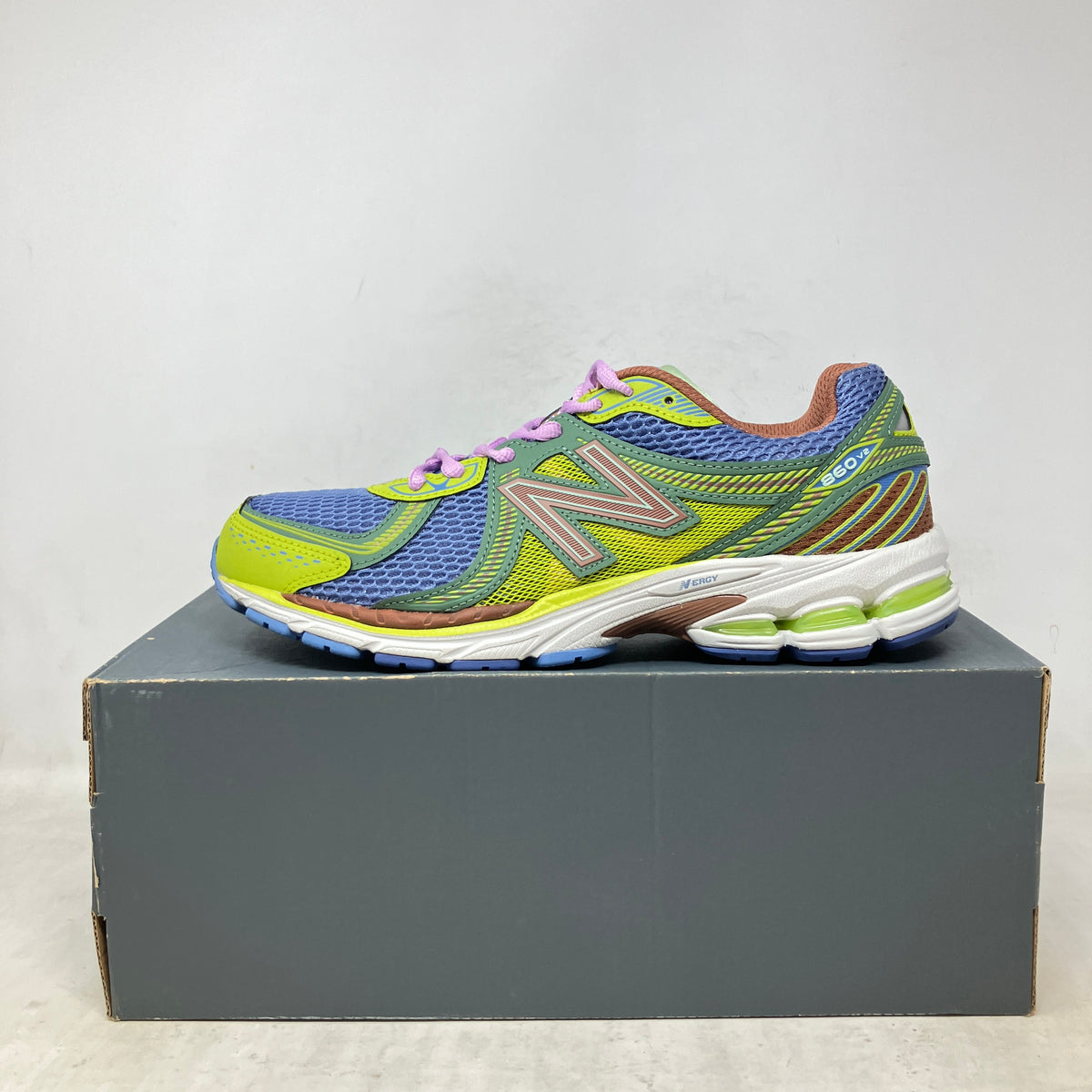 New Balance 860v2 Up There 2000's Tropes