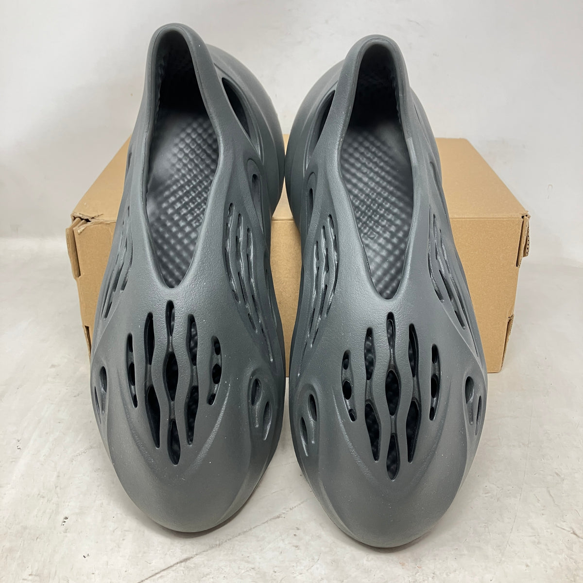 adidas Yeezy Foam RNR Carbon