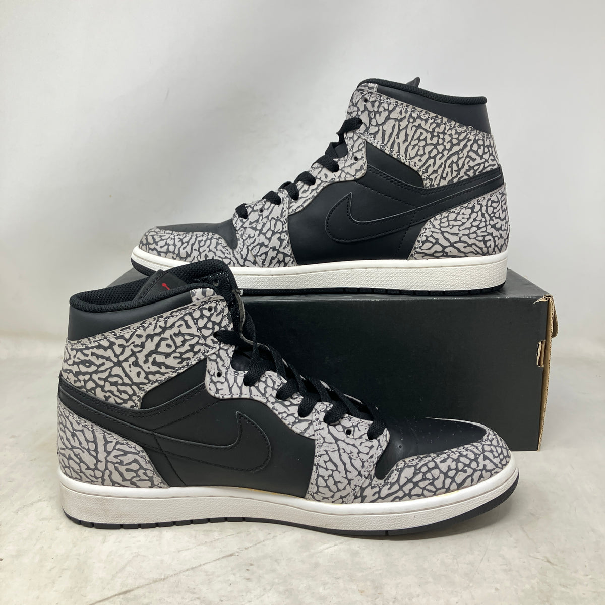 Jordan 1 Retro Un-Supreme