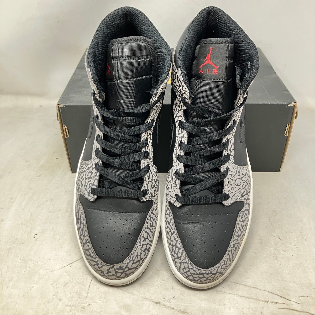 Jordan 1 Retro Un-Supreme