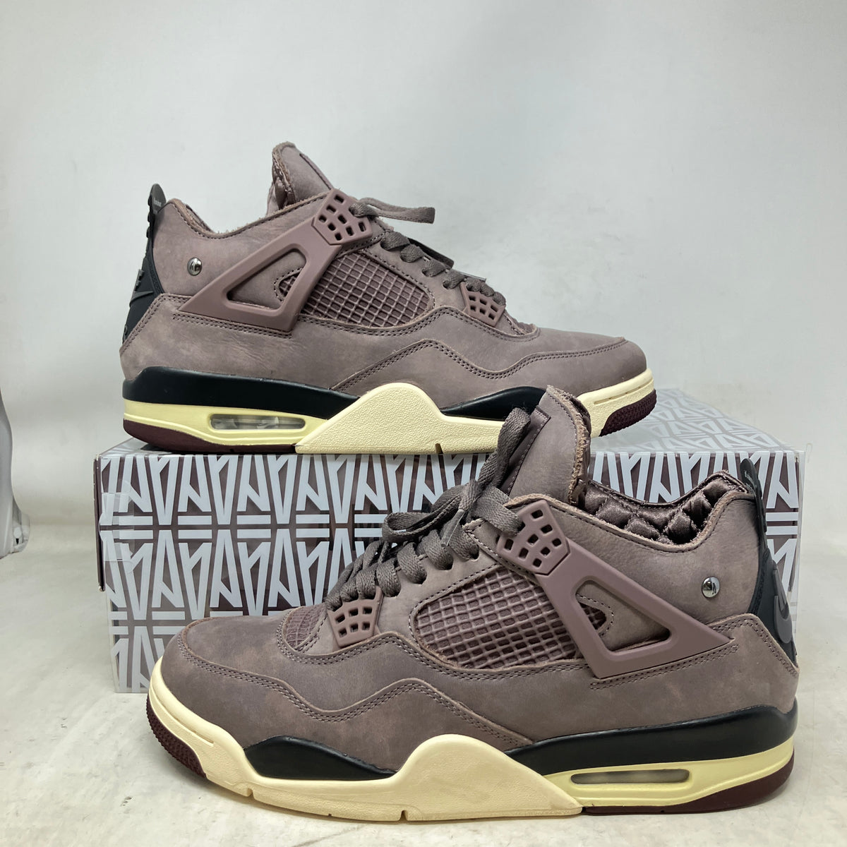 Jordan 4 Retro SP A Ma Maniére Violet Ore